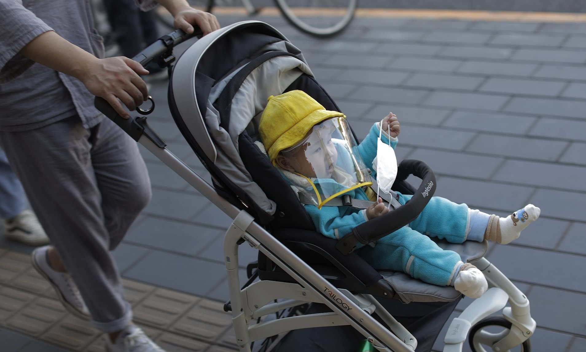 Sinh con thu 2 giong nhu mua sieu xe toi thay mot dua la du anh 2