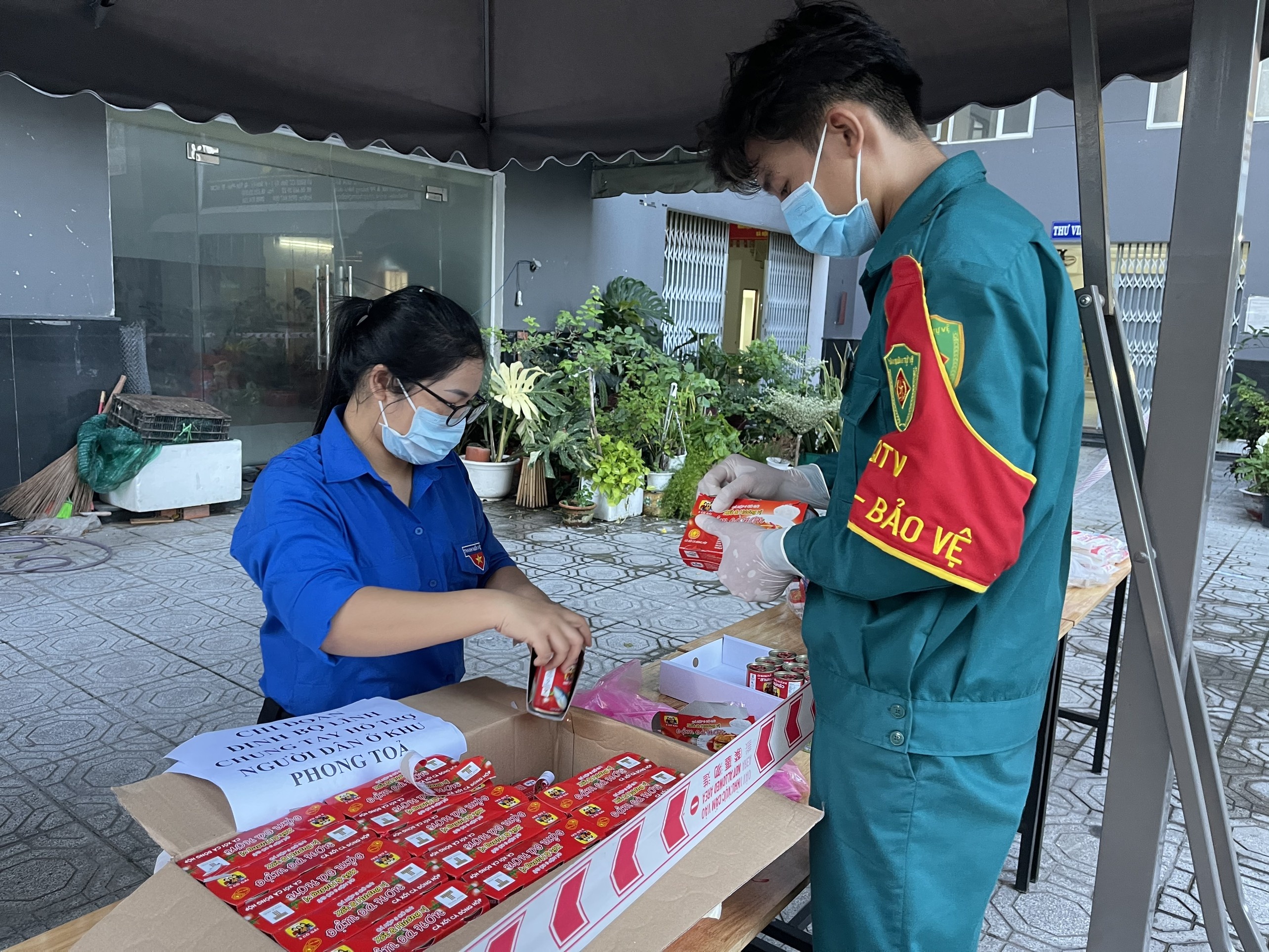 Sạp hàng tử tế phía sau những tấm biển Khu vực cấm vào ở TP.HCM ảnh 3 Sap hang tu te phia sau nhung tam bien Khu vuc cam vao o TP.HCM anh 3