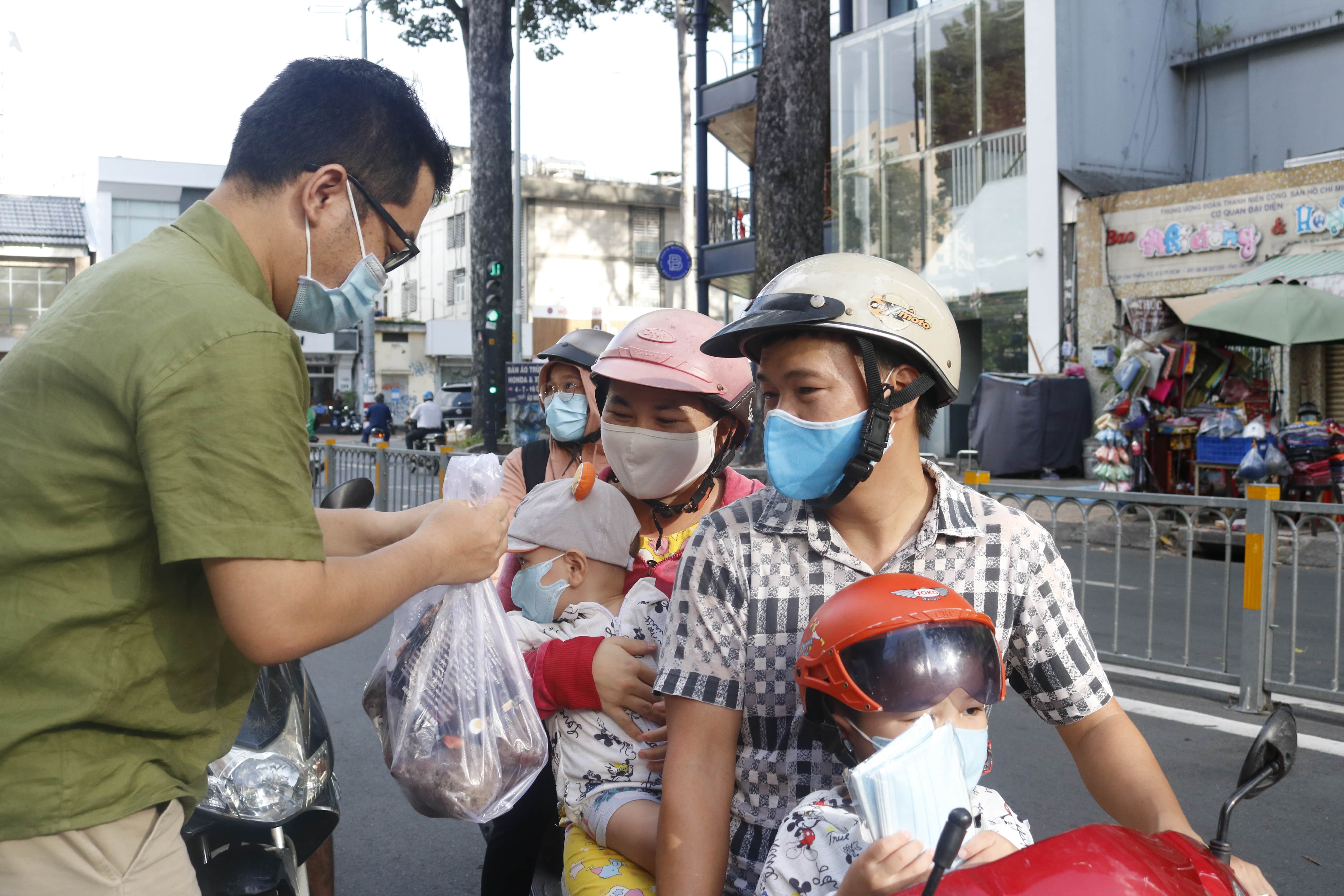 Sap khoai tinh nghia cho nguoi kho khan o TP.HCM anh 4