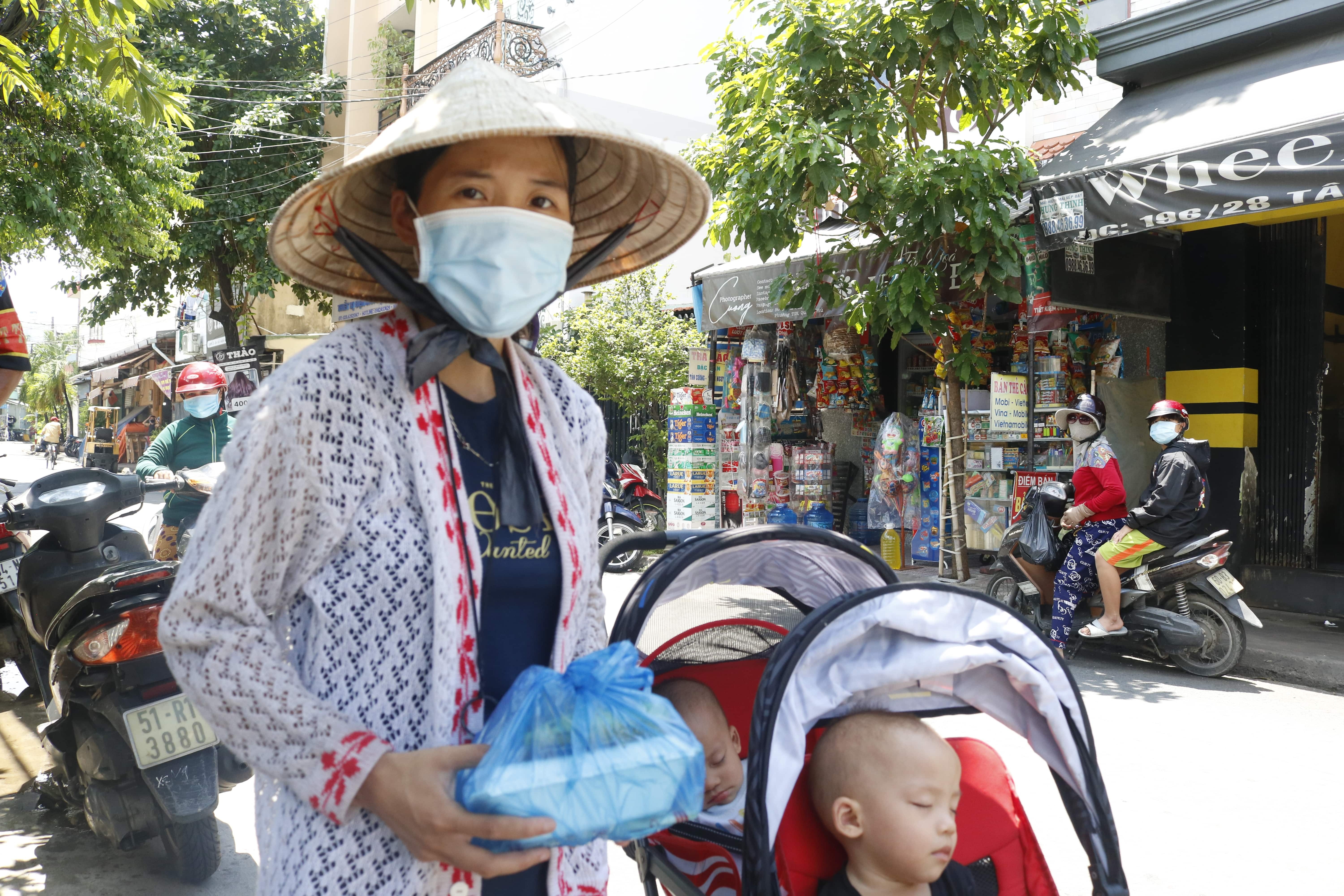 Nau com mien phi giup nguoi ngheo vuot qua mua dich anh 1