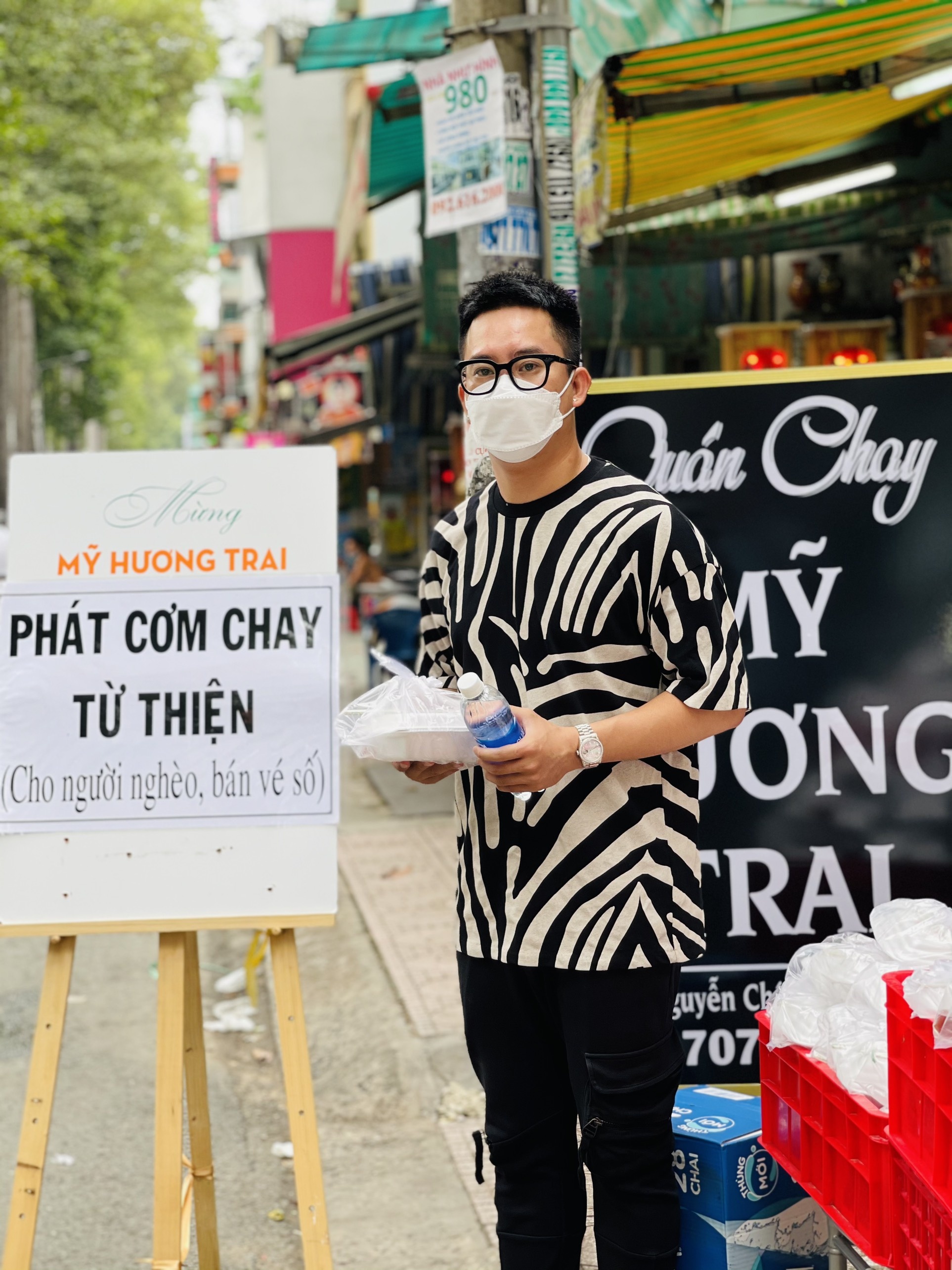 Nấu cơm miễn phí giúp người nghèo vượt qua mùa dịch ảnh 5 Nau com mien phi giup nguoi ngheo vuot qua mua dich anh 5