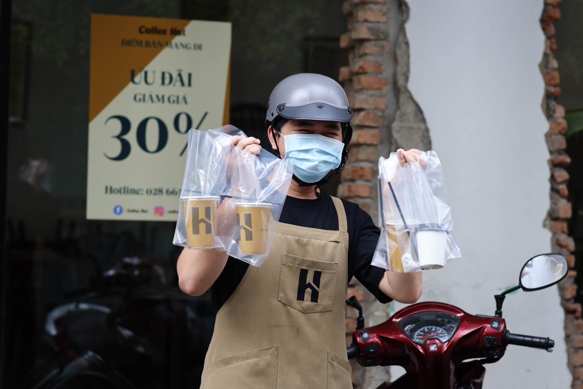 Chu quan ca phe o TP.HCM xoay so kinh doanh trong mua dich anh 4