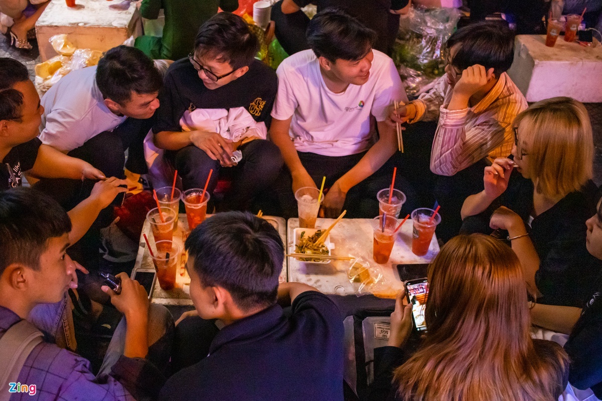 Gioi tre TP.HCM nho com suon,  tra dau via he anh 1