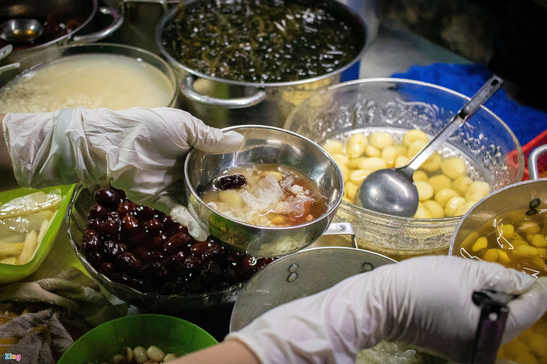 Gioi tre TP.HCM nho com suon,  tra dau via he anh 2