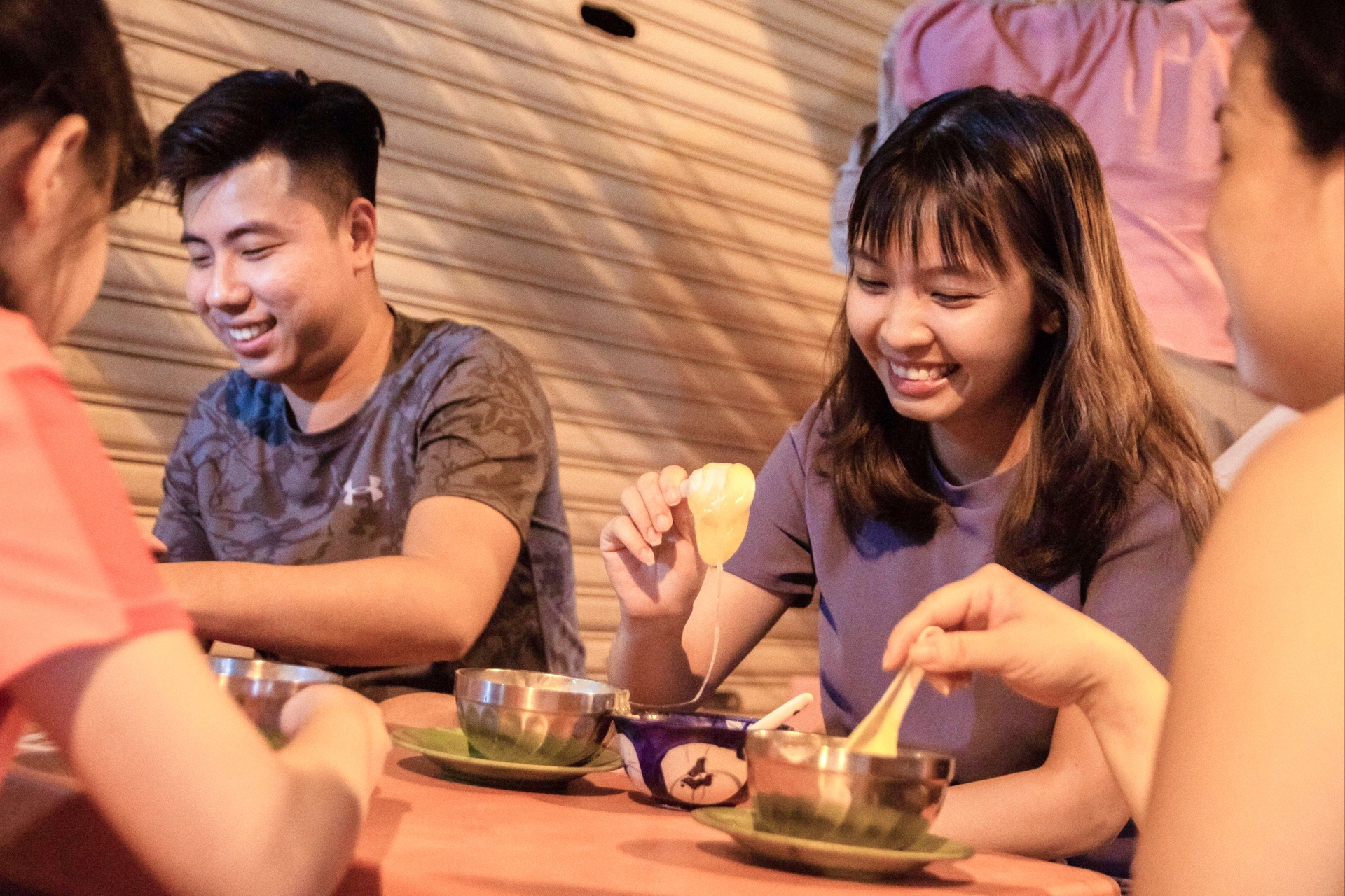 Gioi tre TP.HCM nho com suon,  tra dau via he anh 6