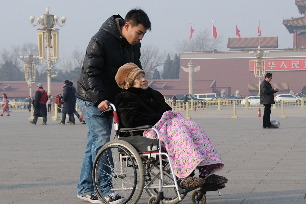 Ap luc de nang len the he con mot o Trung Quoc hinh anh