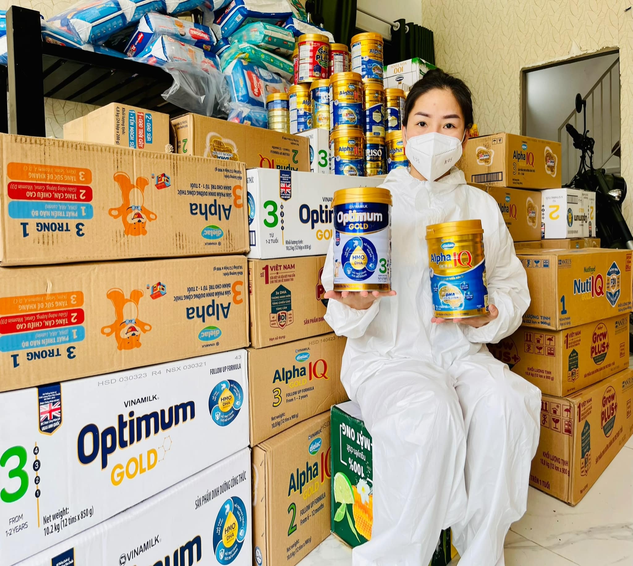F0 khỏi bệnh ở TP.HCM mang sữa 0 đồng đến cho trẻ nhỏ ảnh 1 F0 khoi benh o TP.HCM mang sua 0 dong den cho tre nho anh 1