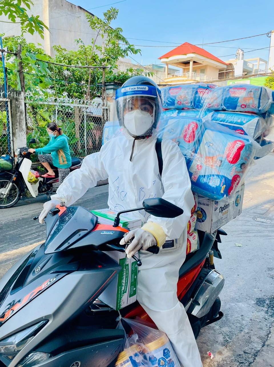 F0 khỏi bệnh ở TP.HCM mang sữa 0 đồng đến cho trẻ nhỏ ảnh 4 F0 khoi benh o TP.HCM mang sua 0 dong den cho tre nho anh 4