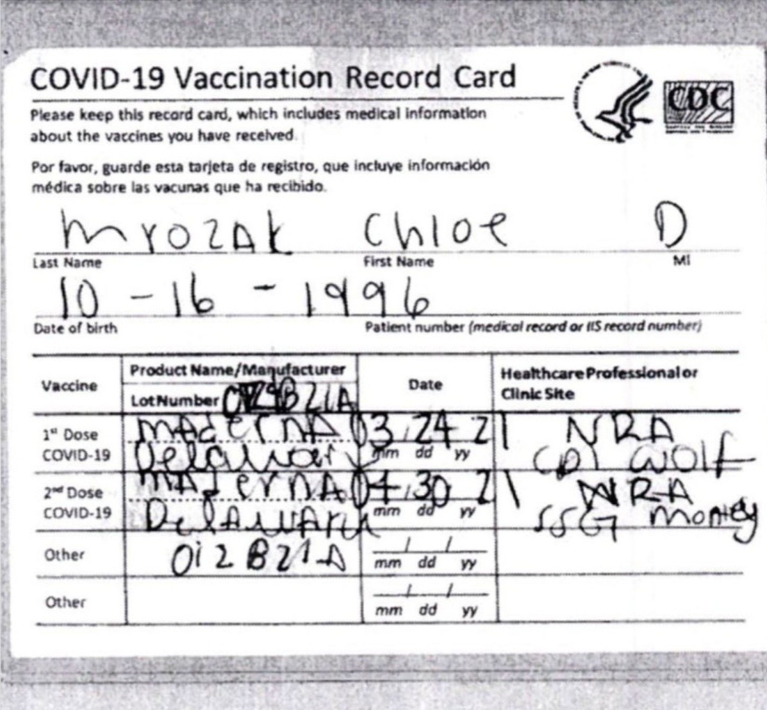 Cô gái bắt vì làm giả giấy chứng nhận vaccine để đến Hawaii du lịch ảnh 1 Co gai bat vi lam gia giay chung nhan vaccine de den Hawaii du lich anh 1