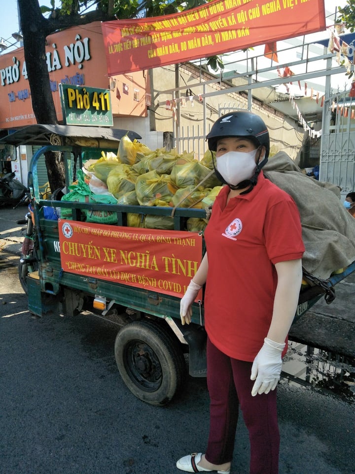 Vừa thi đại học xong cô gái đăng ký đi chống dịch cùng ba mẹ ảnh 3 Vua thi dai hoc xong co gai dang ky di chong dich cung ba me anh 3