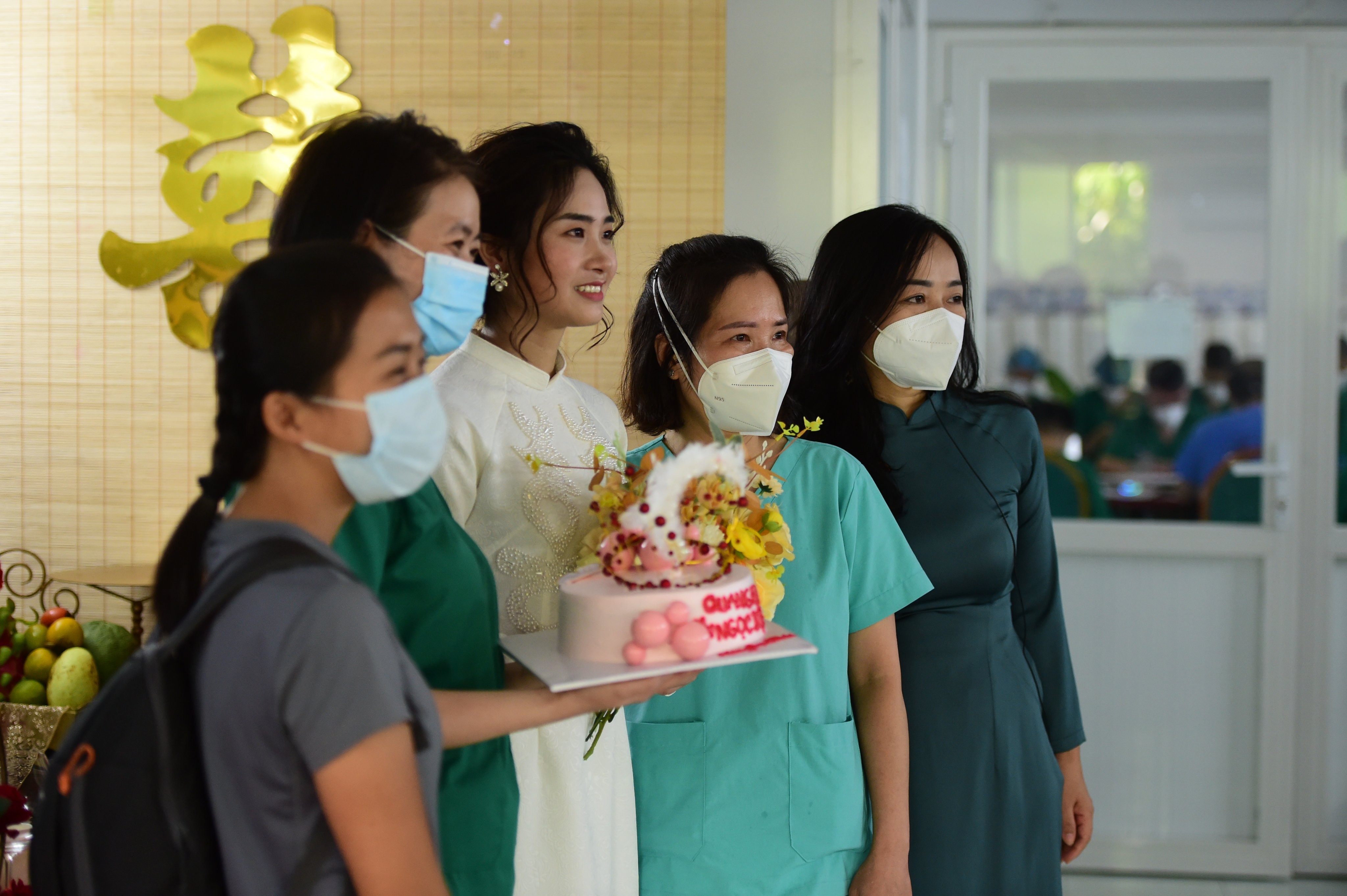 Dam cuoi online cua nu dieu duong tai Benh vien da chien so 16 anh 5