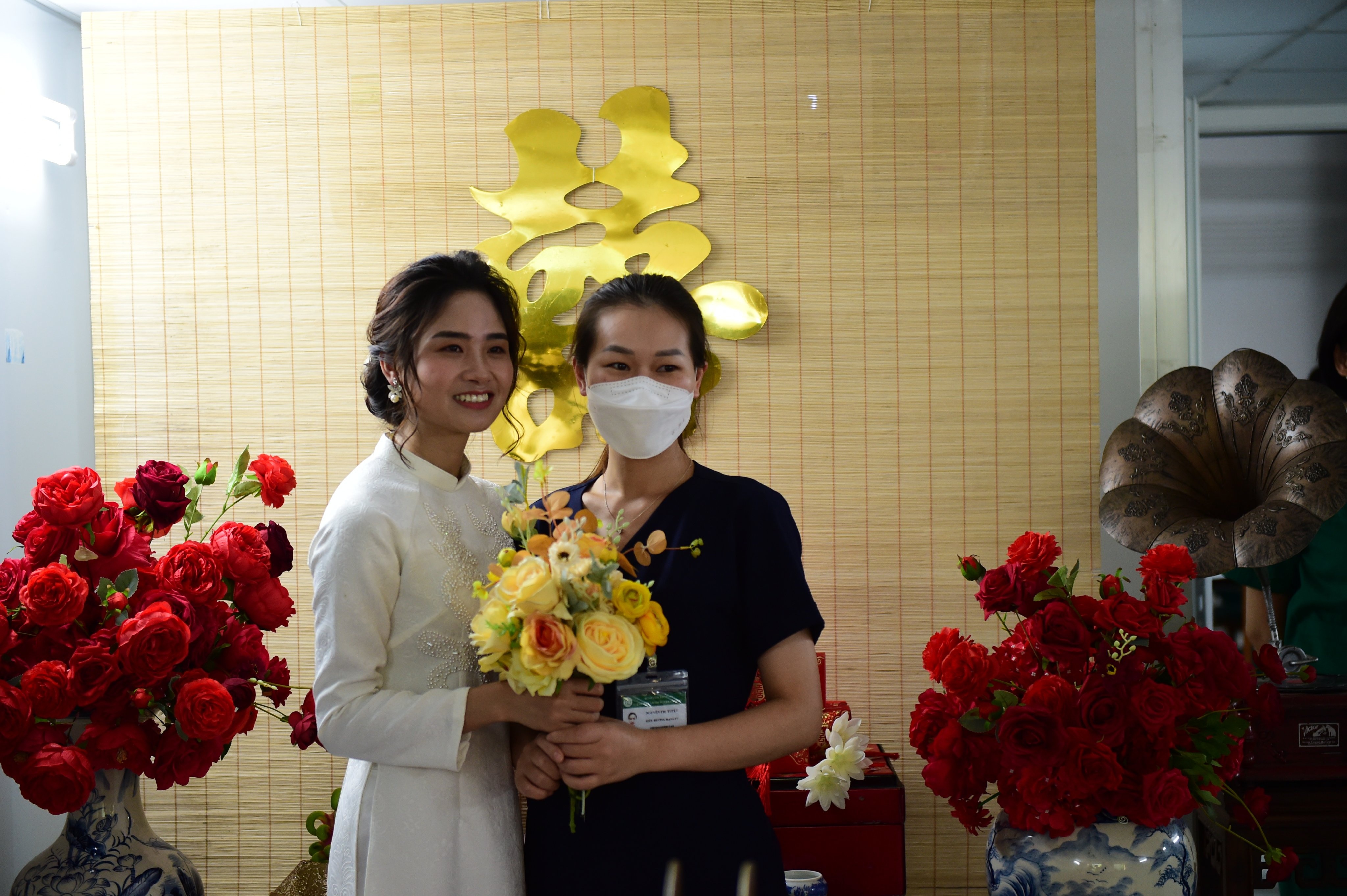 Dam cuoi online cua nu dieu duong tai Benh vien da chien so 16 anh 4