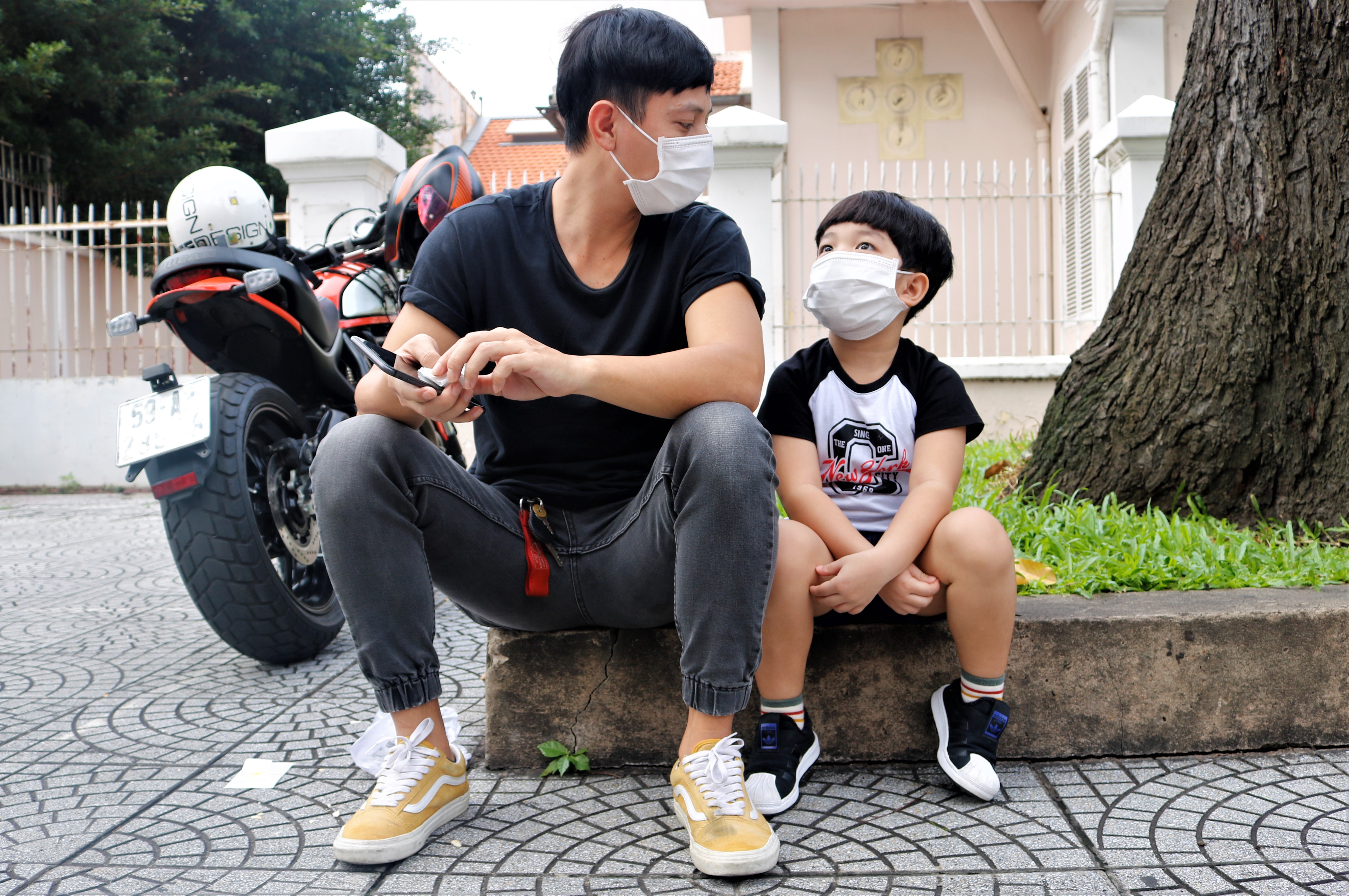 Người dân TP.HCM xuống phố sáng thứ 7 đầu tiên hậu giãn cách ảnh 1 Nguoi dan TP.HCM xuong pho sang thu 7 dau tien hau gian cach anh 1