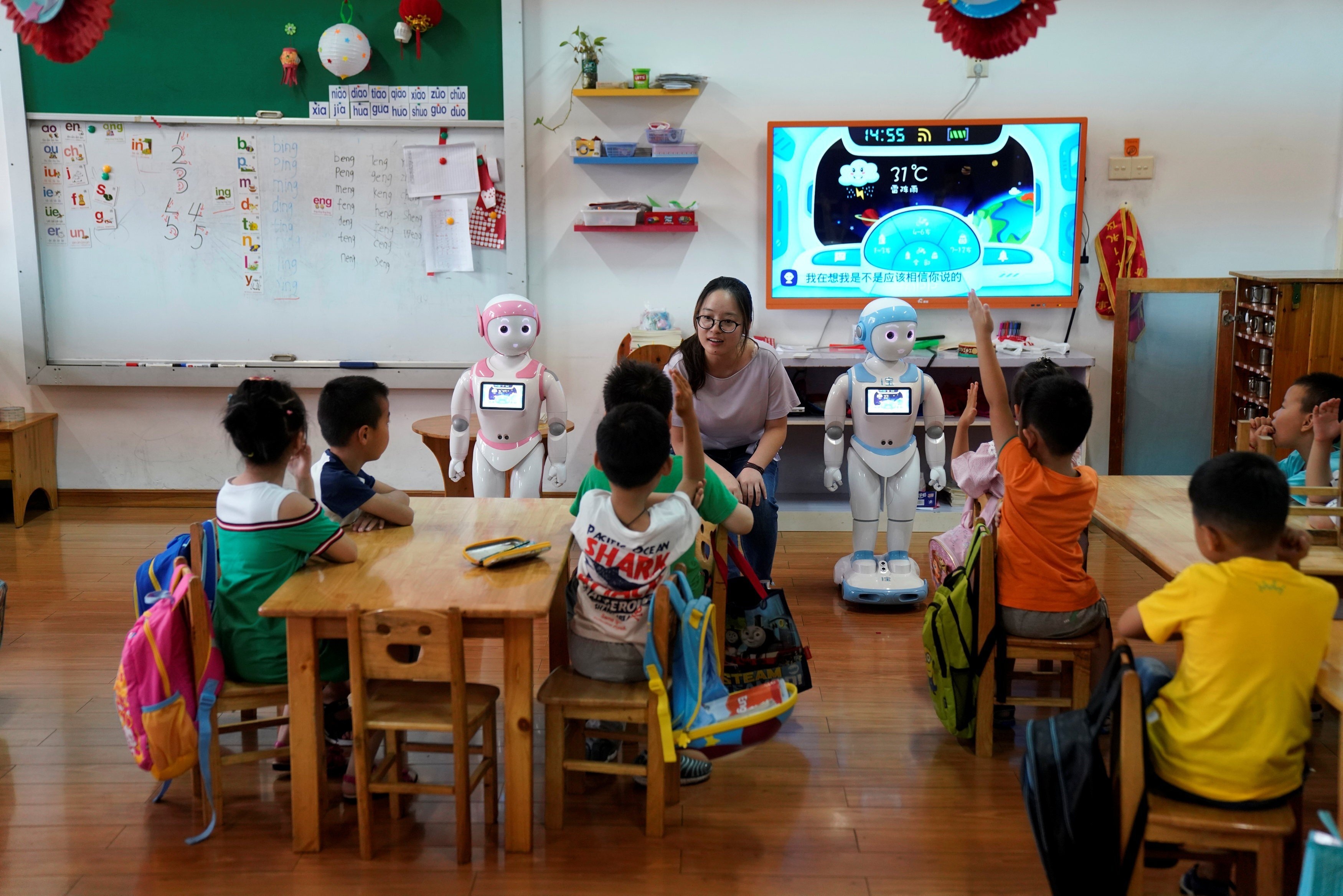 Camera giam sat chia re phu huynh va giao vien Trung Quoc anh 1