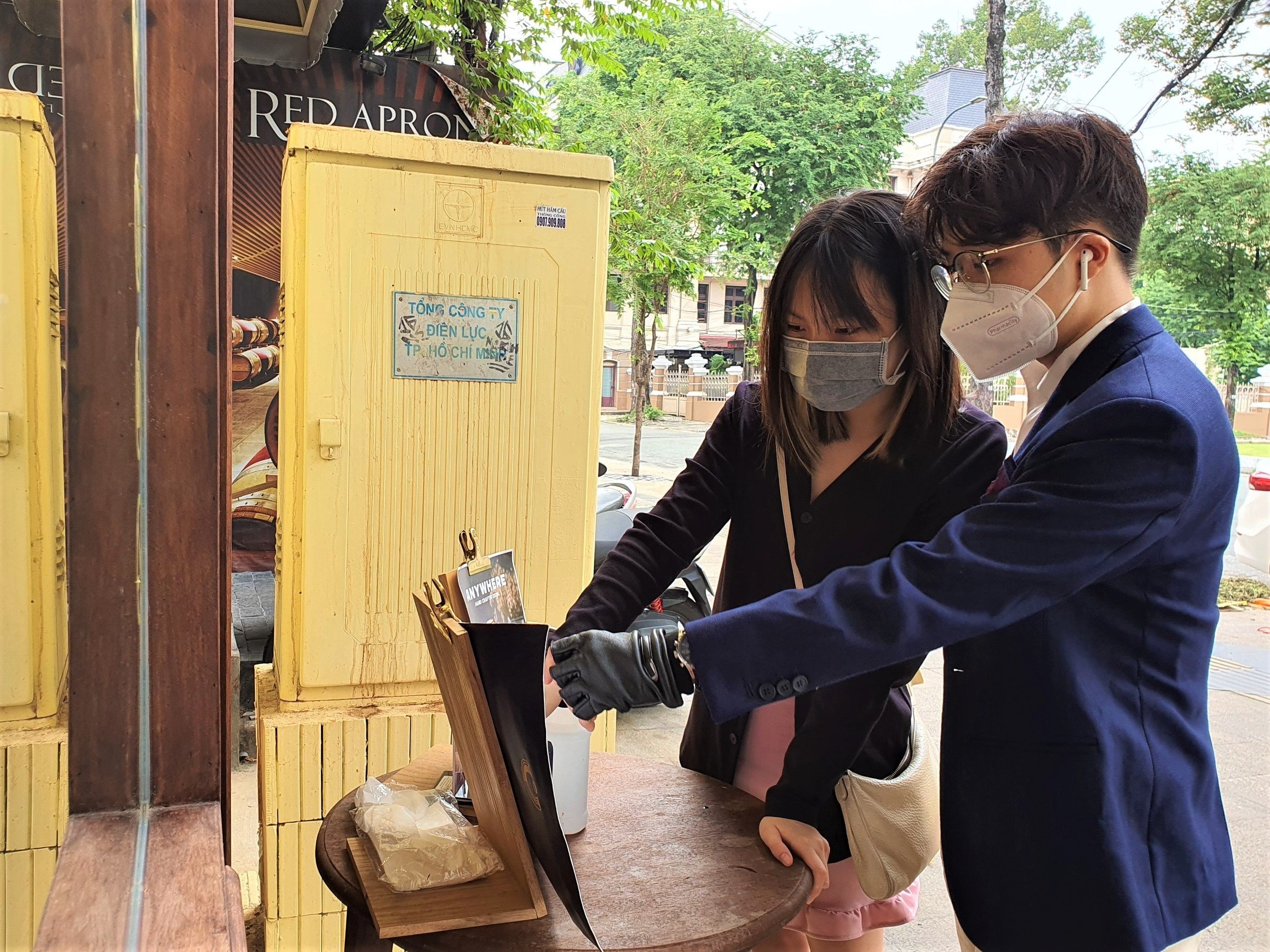 Quan ca phe o TP.HCM thap thom cho duoc don khach tai cho anh 7