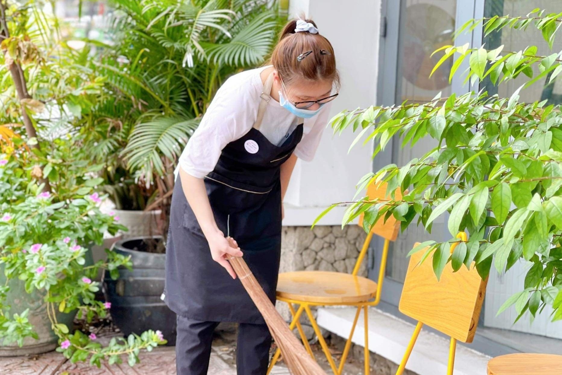 Duoc mo ban tai cho, quan ca phe o TP.HCM gap rut don dep hinh anh