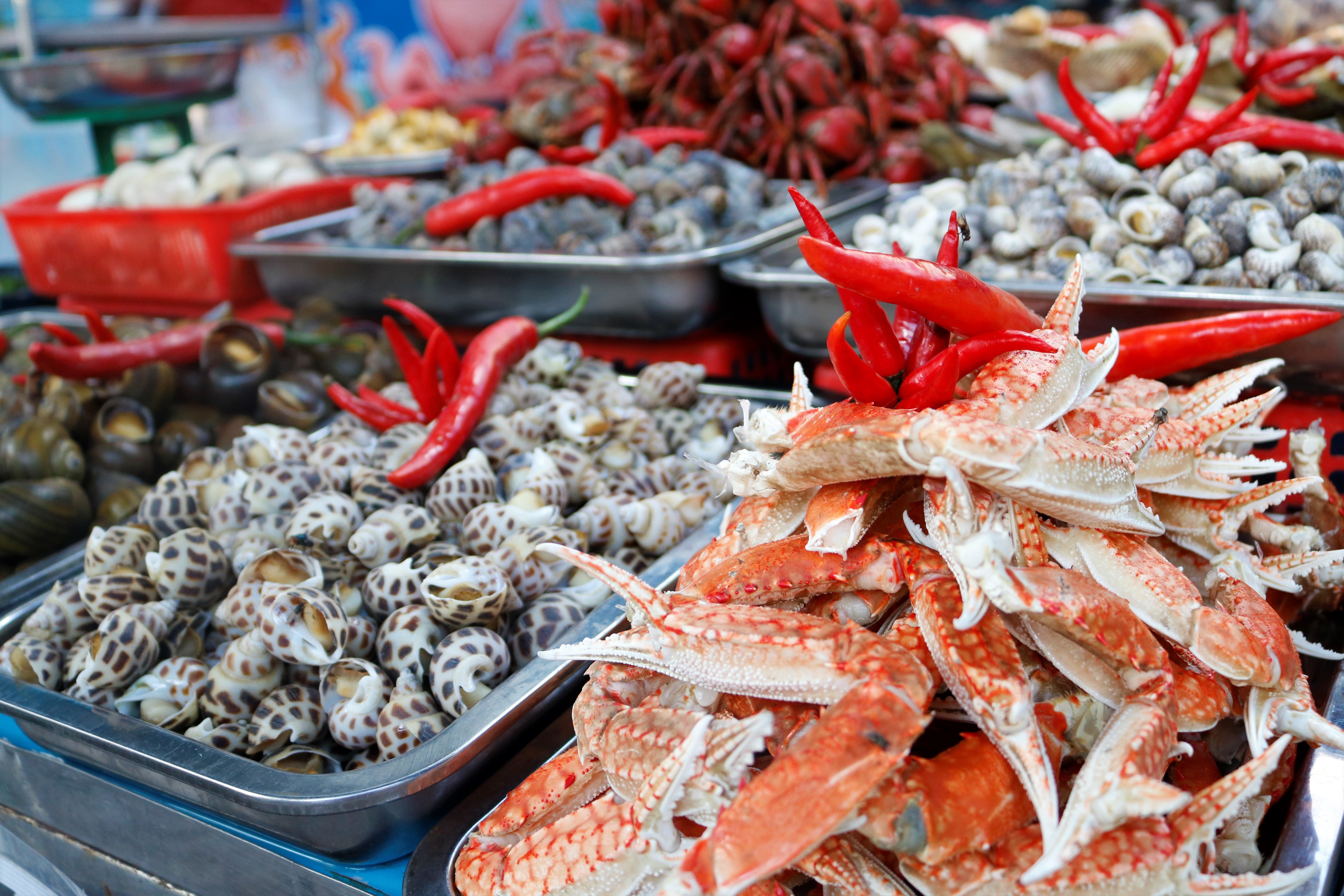 Nhiều khách quay xe ở phố ốc quận 4 vì quy định không bia rượu ảnh 6 Nhieu khach quay xe o pho oc quan 4 vi quy dinh khong bia ruou anh 6