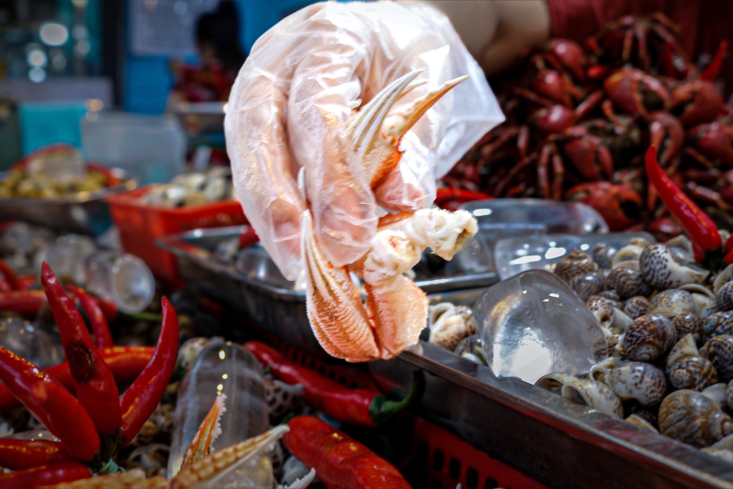 Nhiều khách quay xe ở phố ốc quận 4 vì quy định không bia rượu ảnh 3 Nhieu khach quay xe o pho oc quan 4 vi quy dinh khong bia ruou anh 3