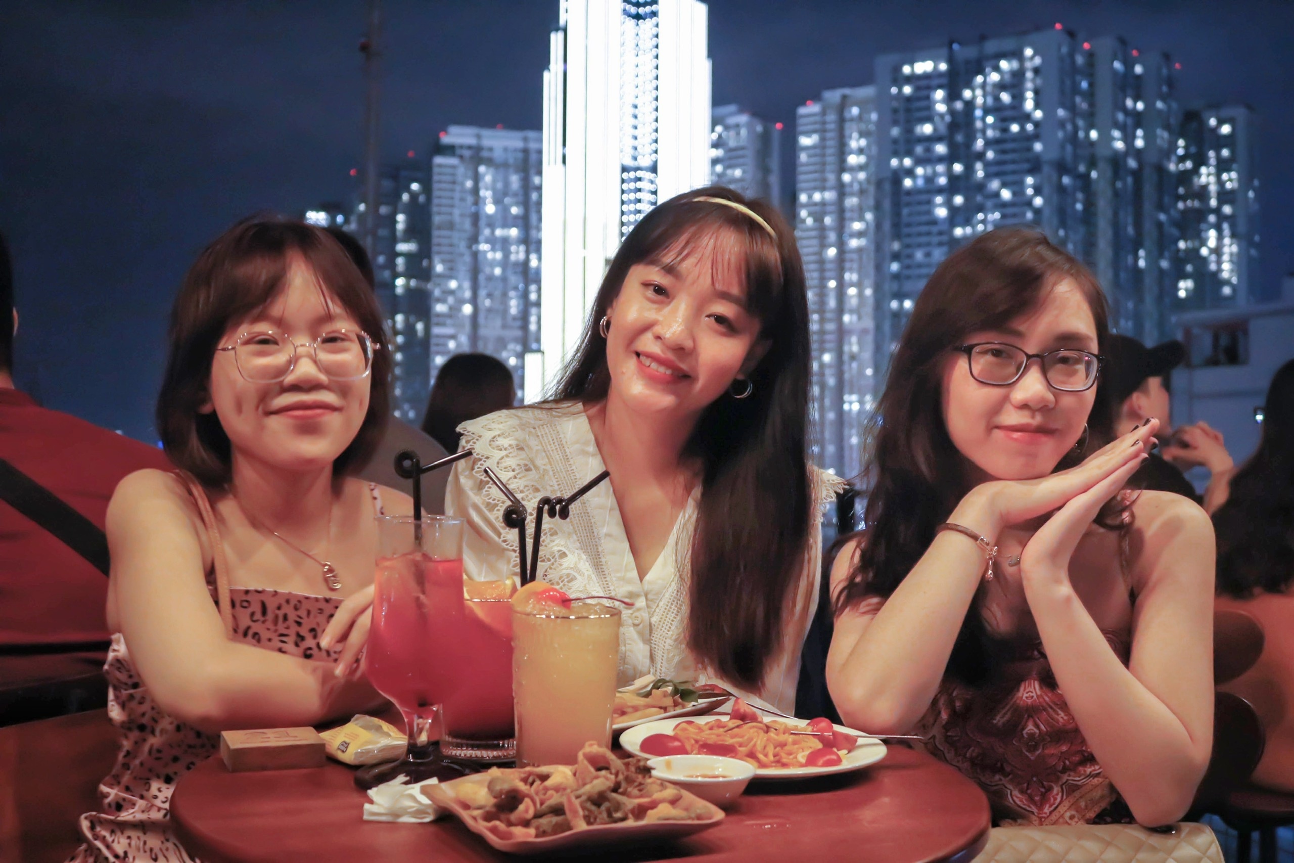 Quan ca phe,  bar rooftop de dat don khach ngoi tai cho anh 4