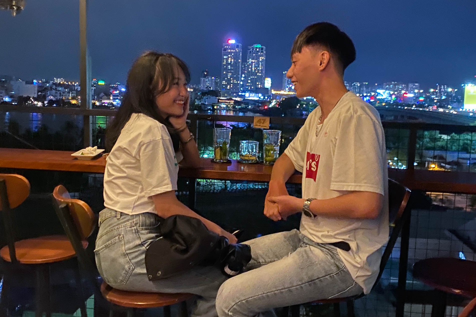 Quan ca phe,  bar rooftop de dat don khach ngoi tai cho anh 1