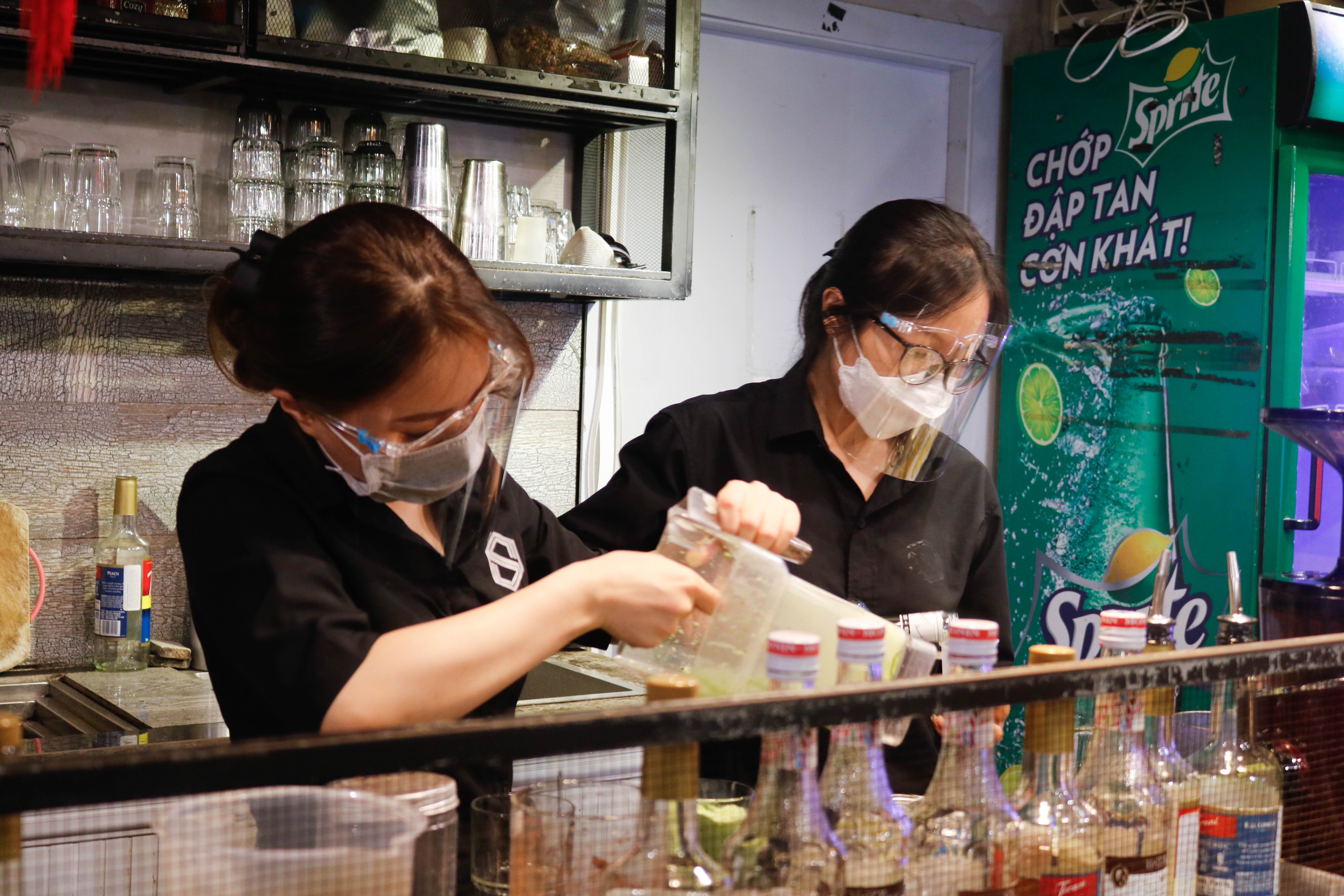 Quan ca phe,  bar rooftop de dat don khach ngoi tai cho anh 3