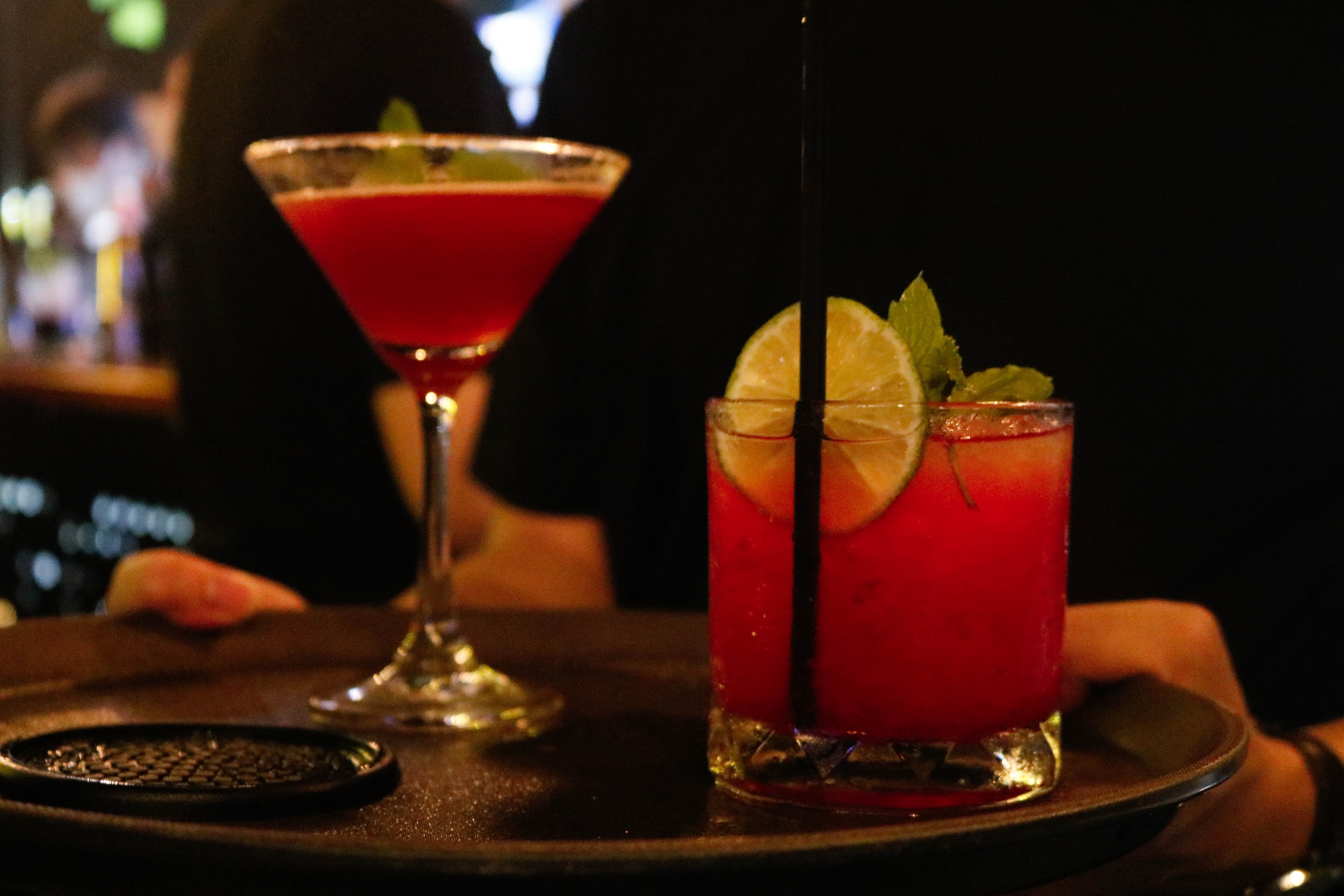 Quán cà phê, bar rooftop dè dặt đón khách ngồi tại chỗ ảnh 8 Quan ca phe, bar rooftop de dat don khach ngoi tai cho anh 8