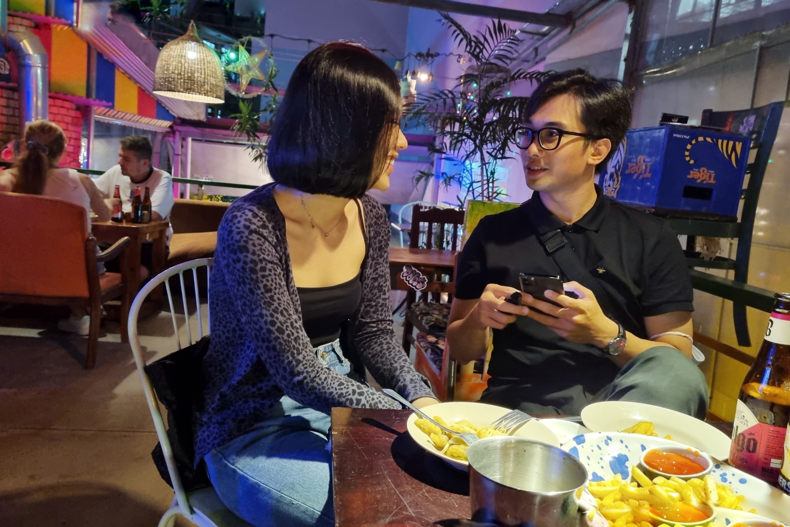 Được hoạt động lại,  quán bar vẫn e dè bán bia rượu ảnh 7 Duoc hoat dong lai,  quan bar van e de ban bia ruou anh 7