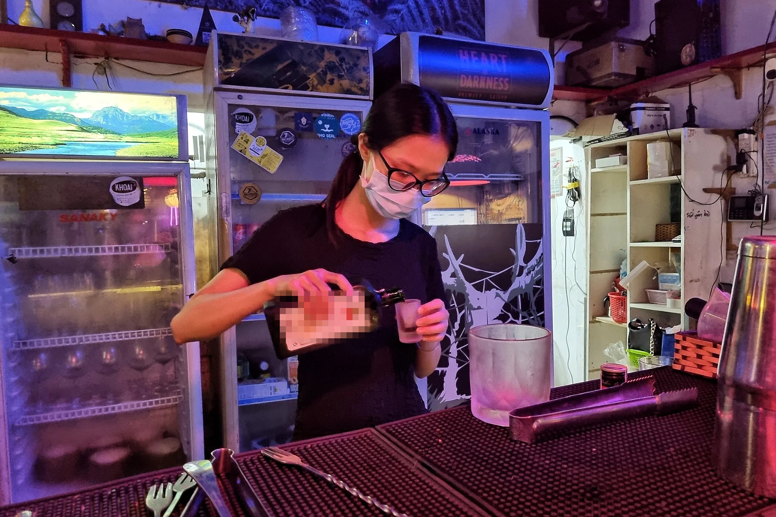 Được hoạt động lại,  quán bar vẫn e dè bán bia rượu ảnh 5 Duoc hoat dong lai,  quan bar van e de ban bia ruou anh 5
