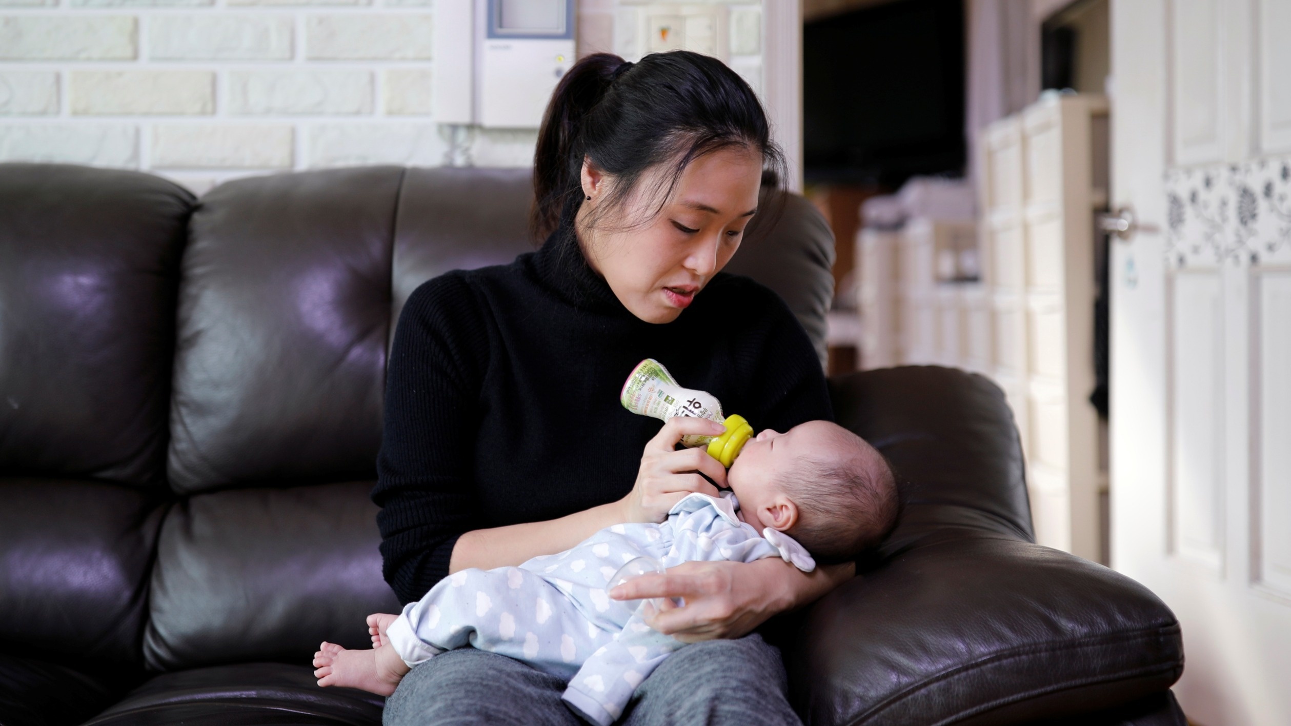 Nhiều phụ nữ Hàn phải nghỉ việc khi kết hôn ảnh 1 Nhieu phu nu Han phai nghi viec khi ket hon anh 1