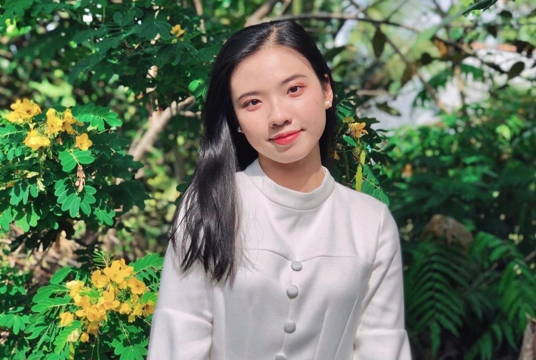 Nguoi tre buoc lui mot nam do dich hinh anh