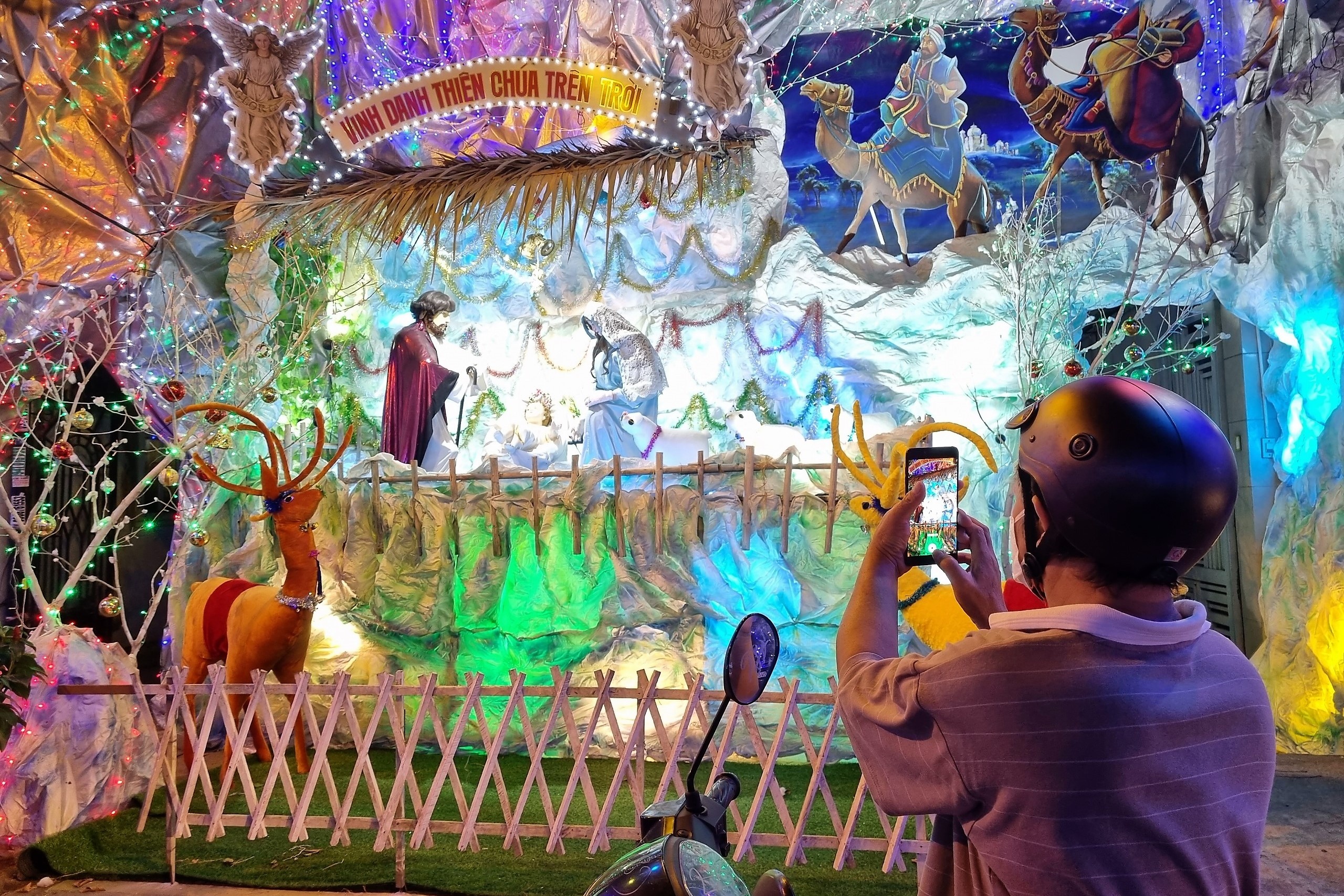 Khong khi am dam o nhung con duong Giang sinh anh 6