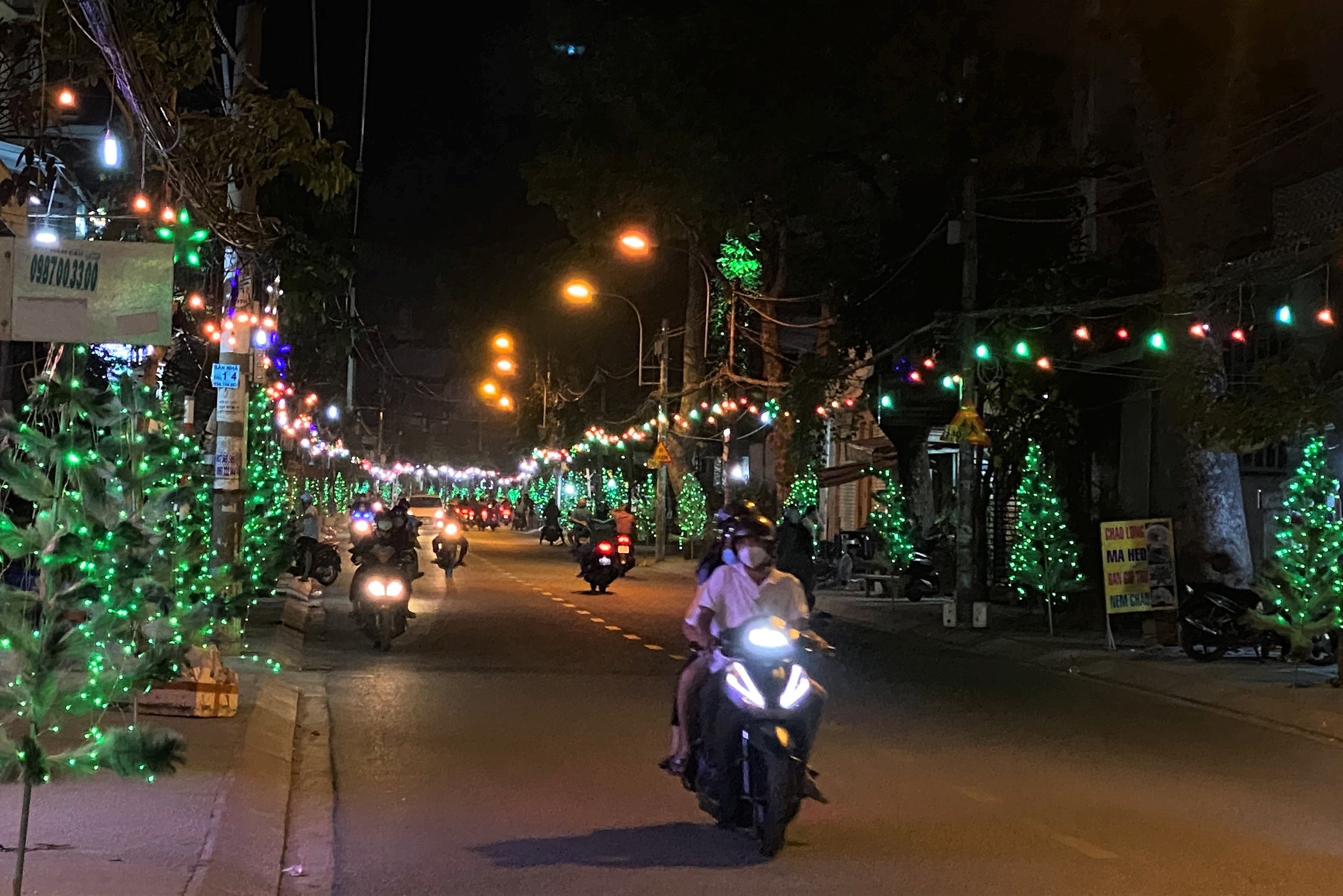 Khong khi am dam o nhung con duong Giang sinh anh 3