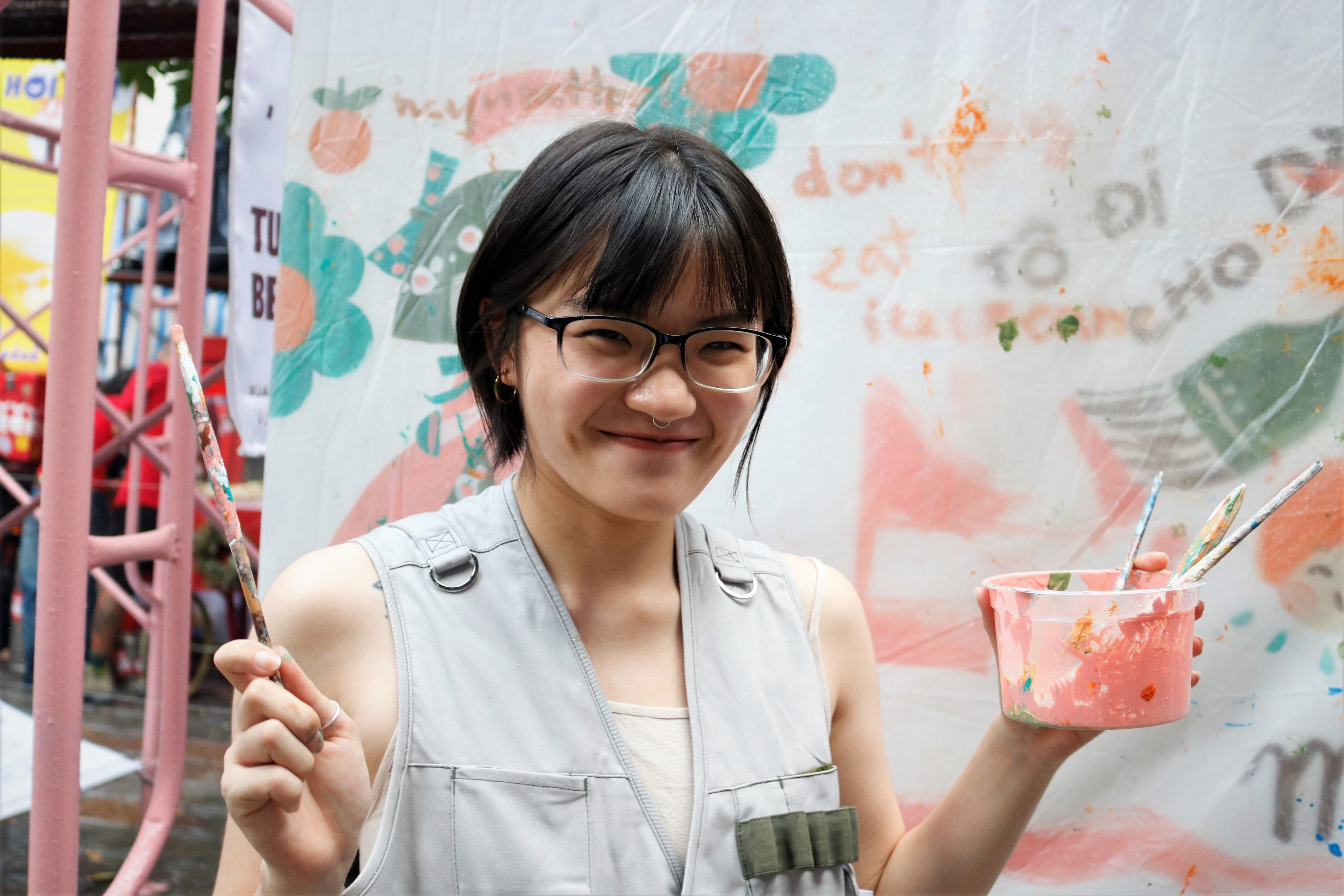 Di hoi cho Giang sinh, ve tranh tuong cuoi tuan o TP.HCM hinh anh