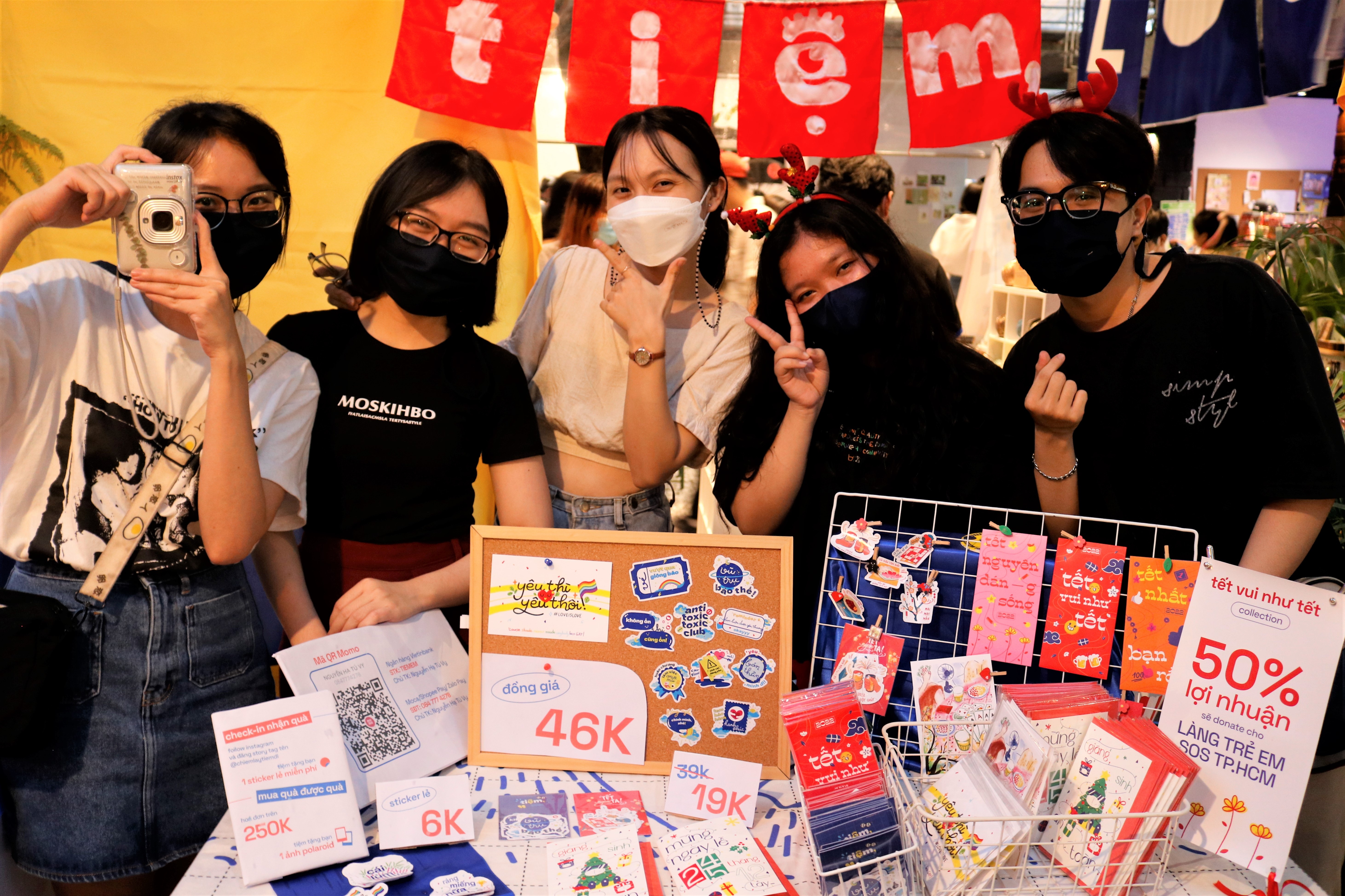Đi hội chợ Giáng sinh vẽ tranh tường cuối tuần ảnh 5 Di hoi cho Giang sinh ve tranh tuong cuoi tuan anh 5