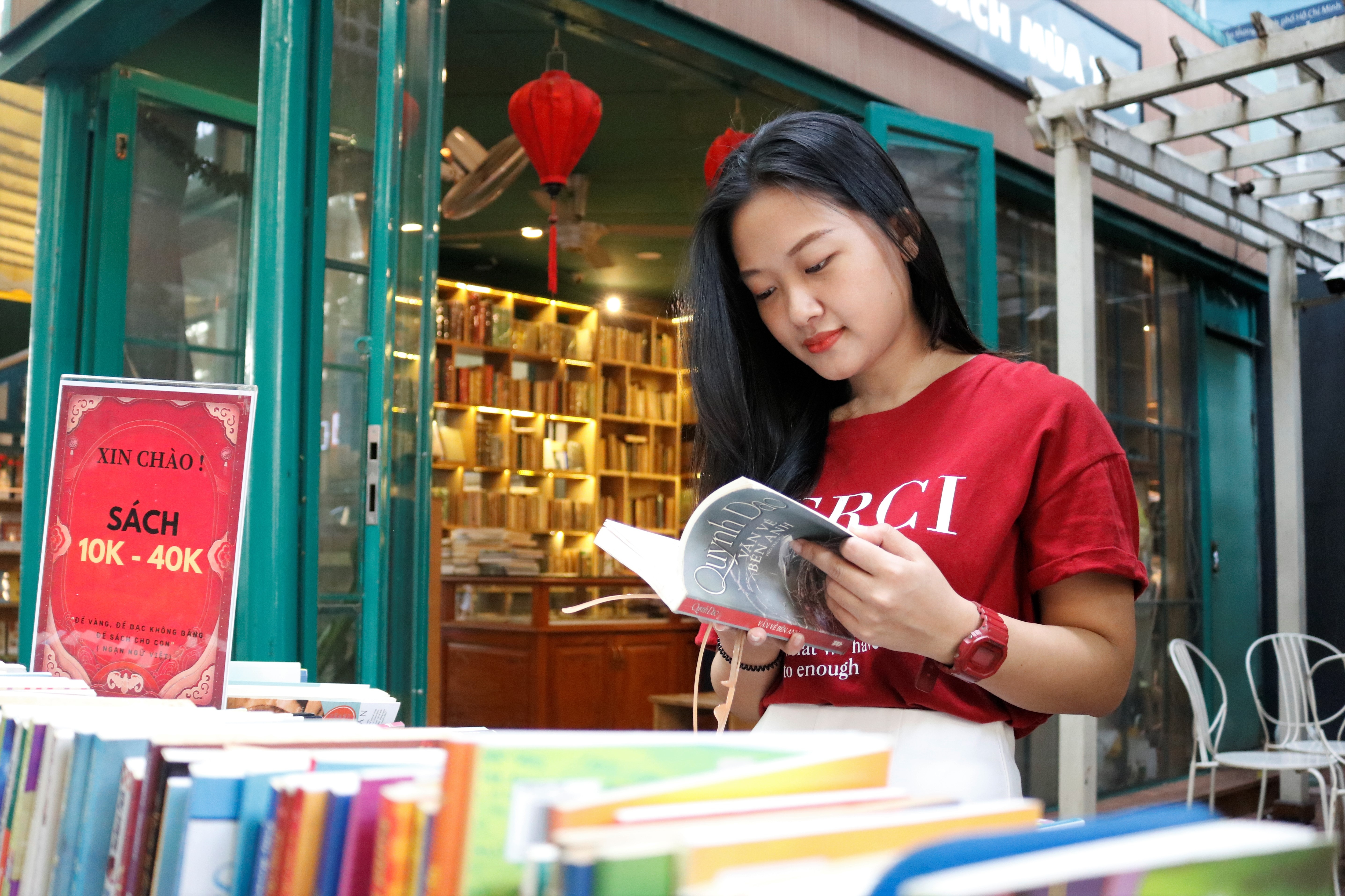 Buoi sang cuoi cung cua ky nghi Tet Duong lich o TP.HCM anh 7
