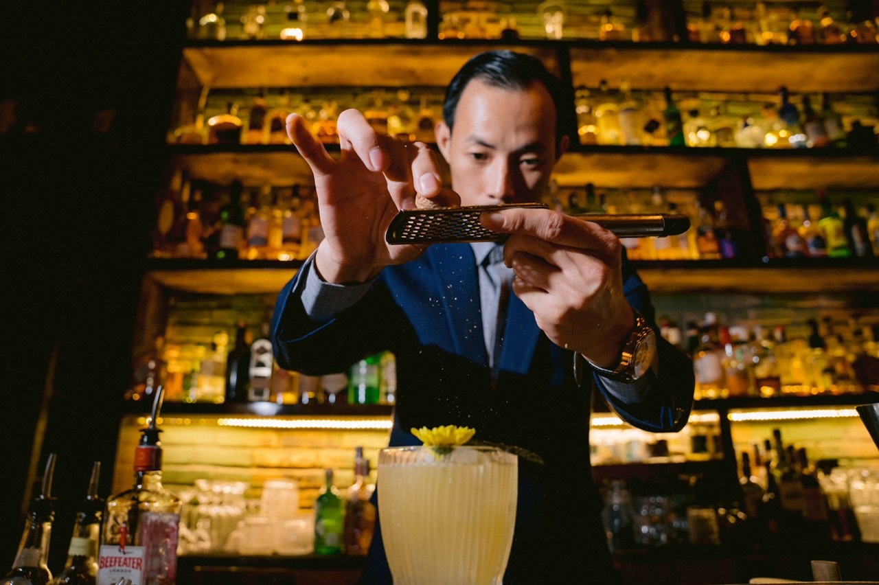 Thieu lao dong dip Tet,  chu quan o TP.HCM lam thay nhan vien anh 1