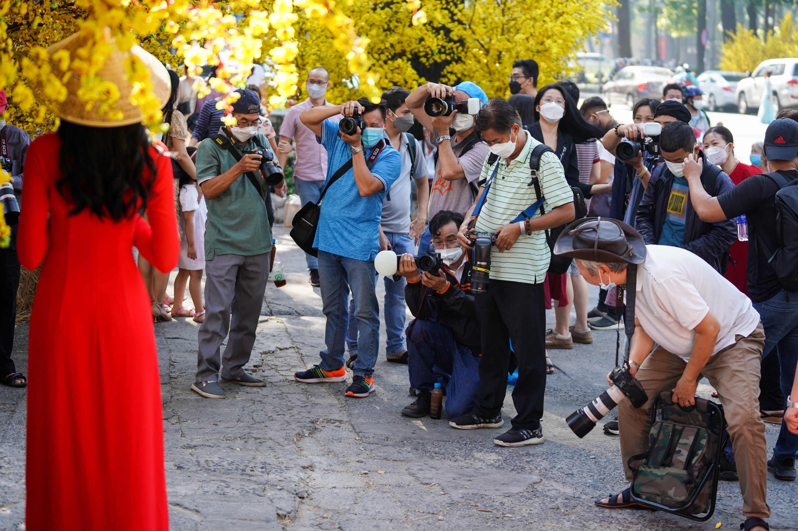 Pho ong do o TP.HCM nhon nhip trong ngay dau tien mo cua anh 1