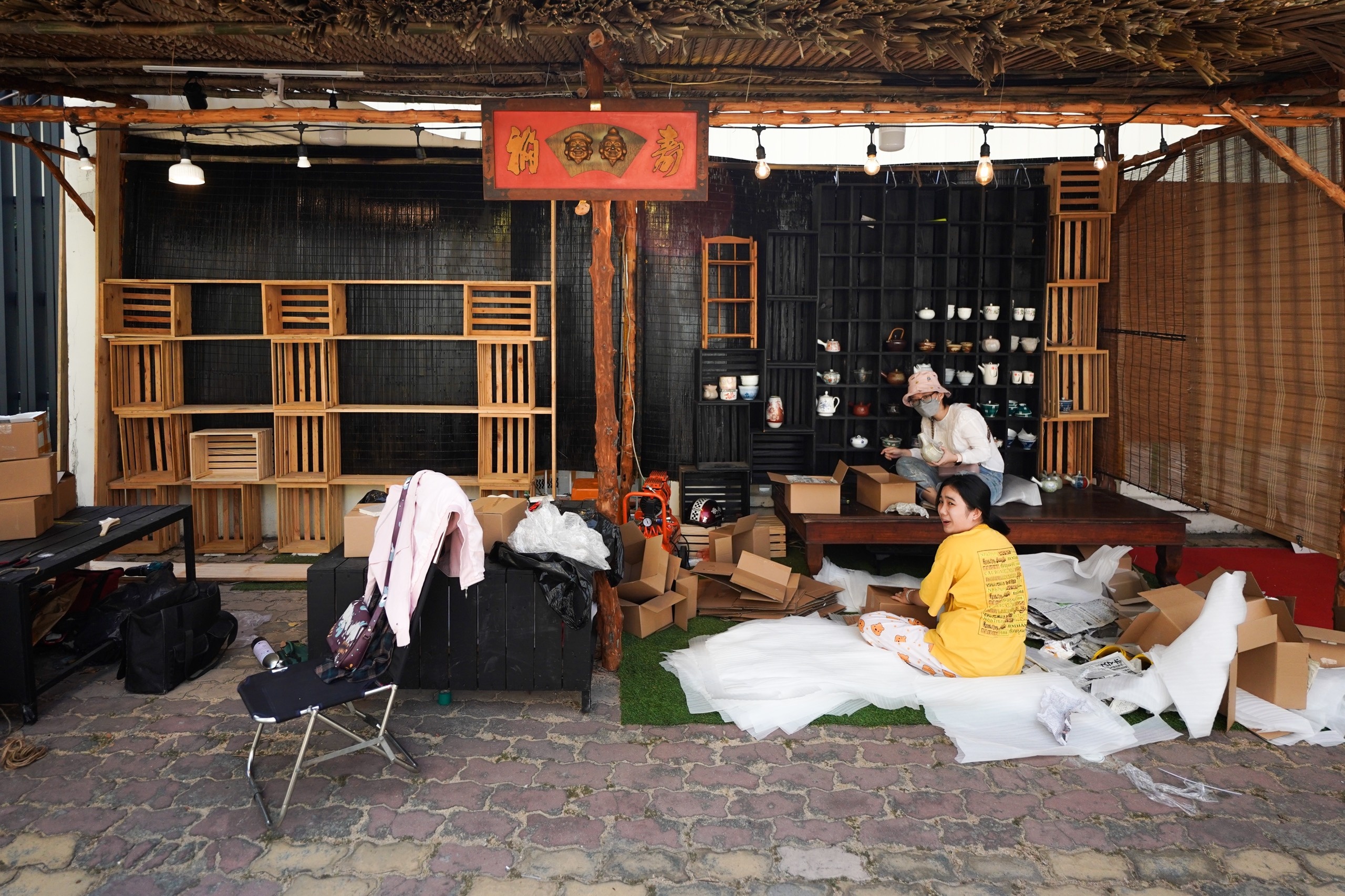 Phố ông đồ ở TP.HCM nhộn nhịp trong ngày đầu tiên mở cửa ảnh 12 Pho ong do o TP.HCM nhon nhip trong ngay dau tien mo cua anh 12