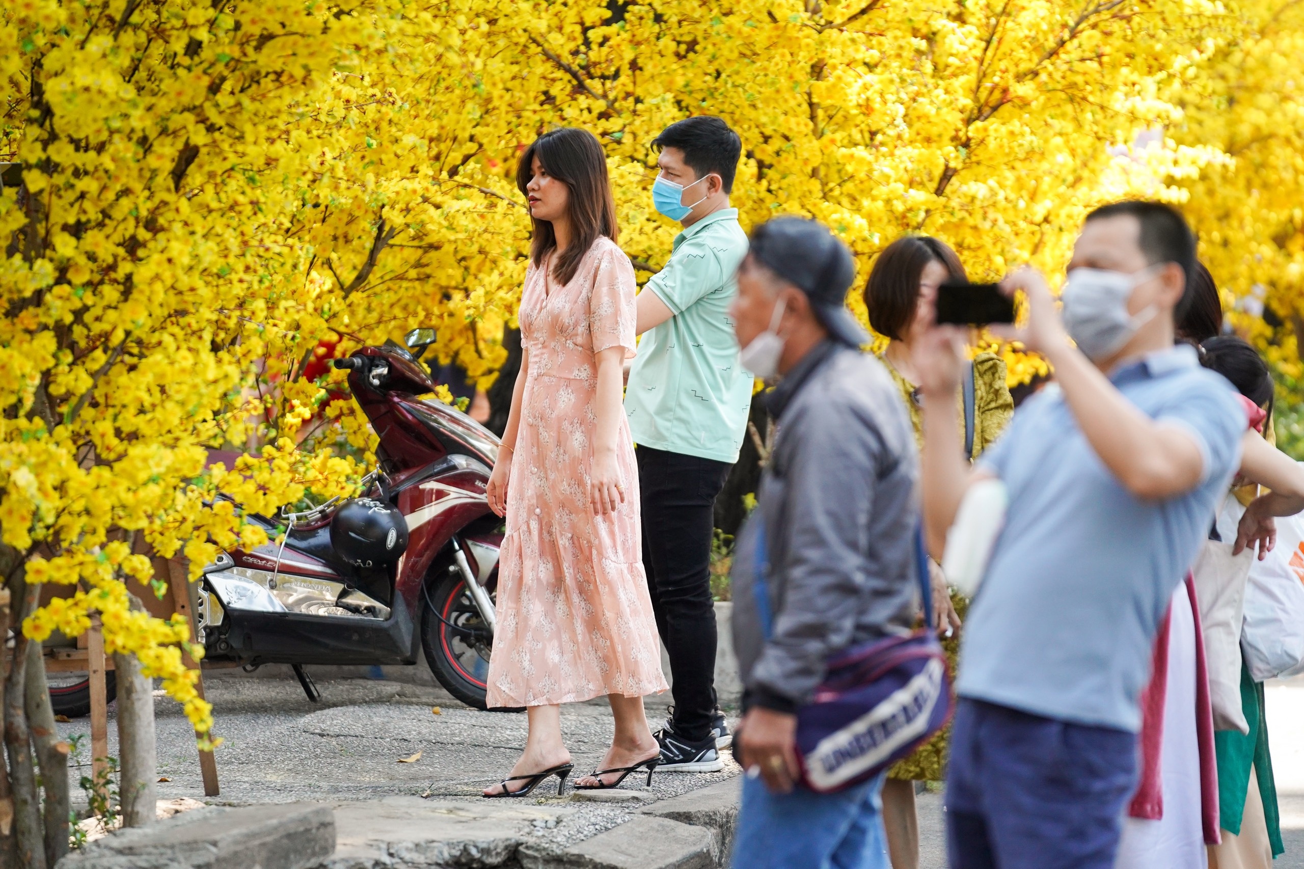 Pho ong do o TP.HCM nhon nhip trong ngay dau tien mo cua anh 5