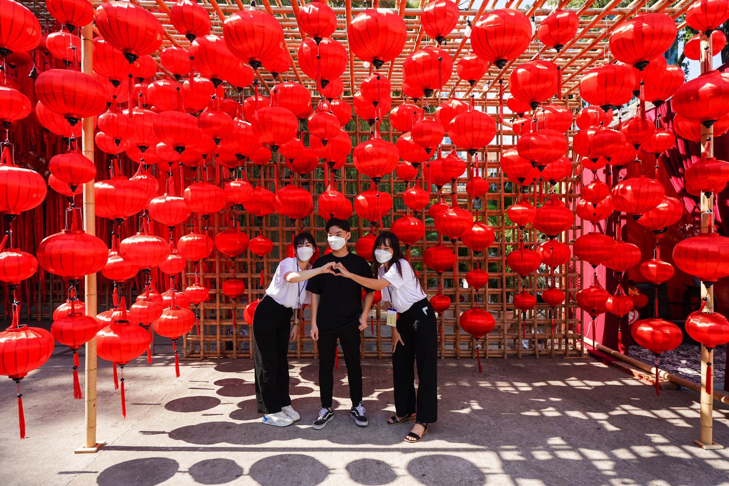 Pho ong do o TP.HCM nhon nhip trong ngay dau tien mo cua anh 3