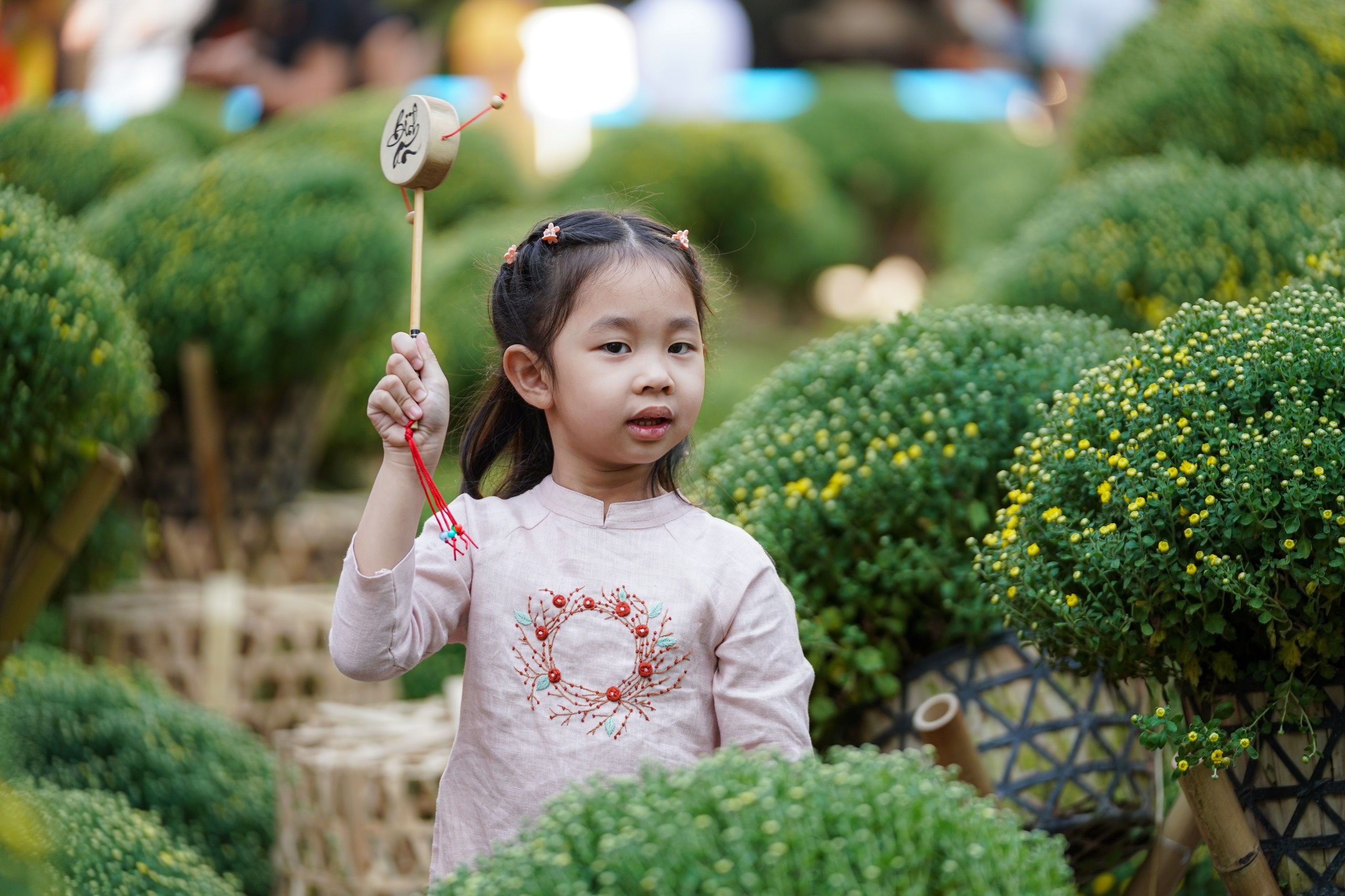 Pho ong do o TP.HCM nhon nhip trong ngay dau tien mo cua anh 9