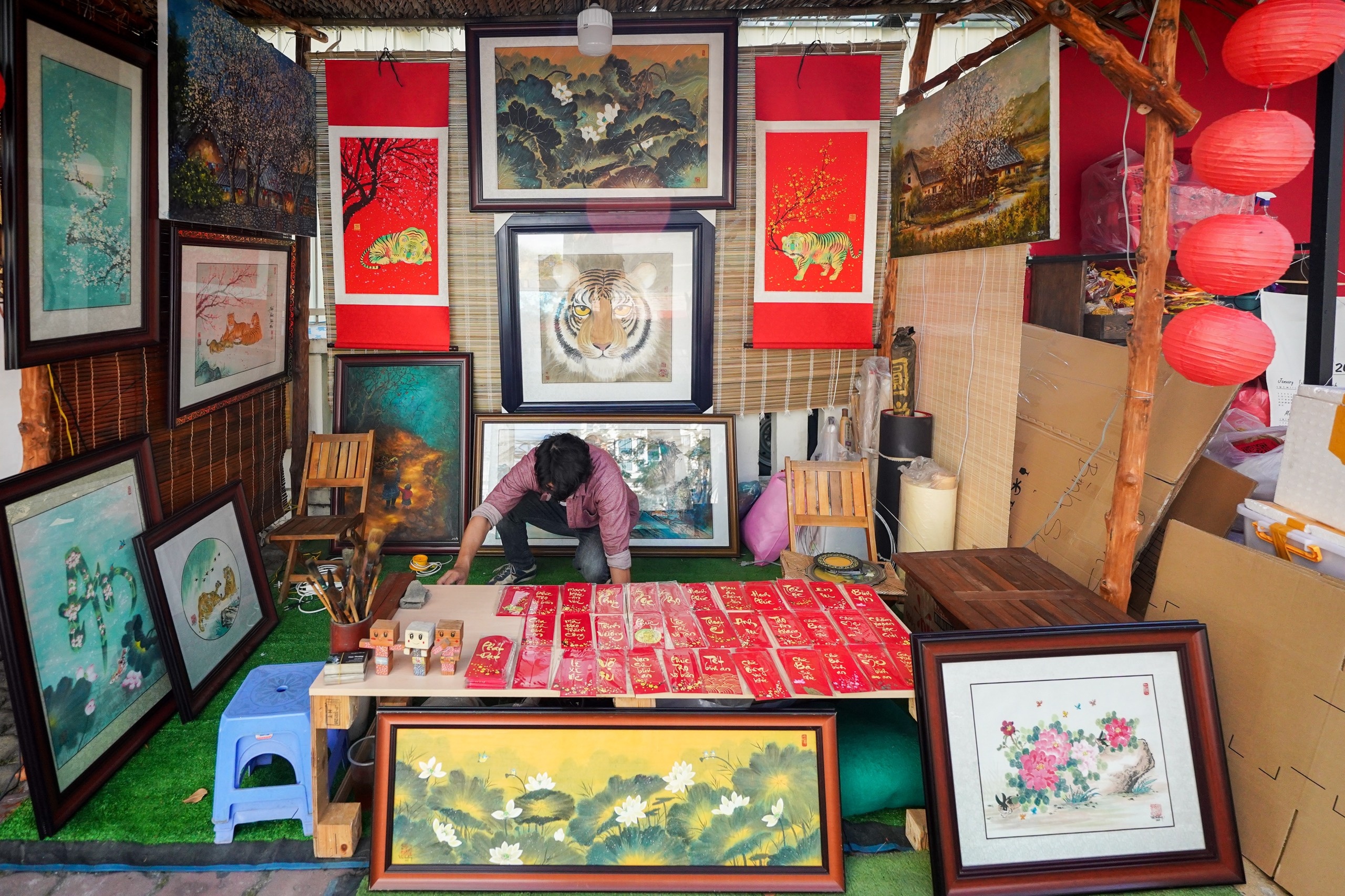 Phố ông đồ ở TP.HCM nhộn nhịp trong ngày đầu tiên mở cửa ảnh 13 Pho ong do o TP.HCM nhon nhip trong ngay dau tien mo cua anh 13