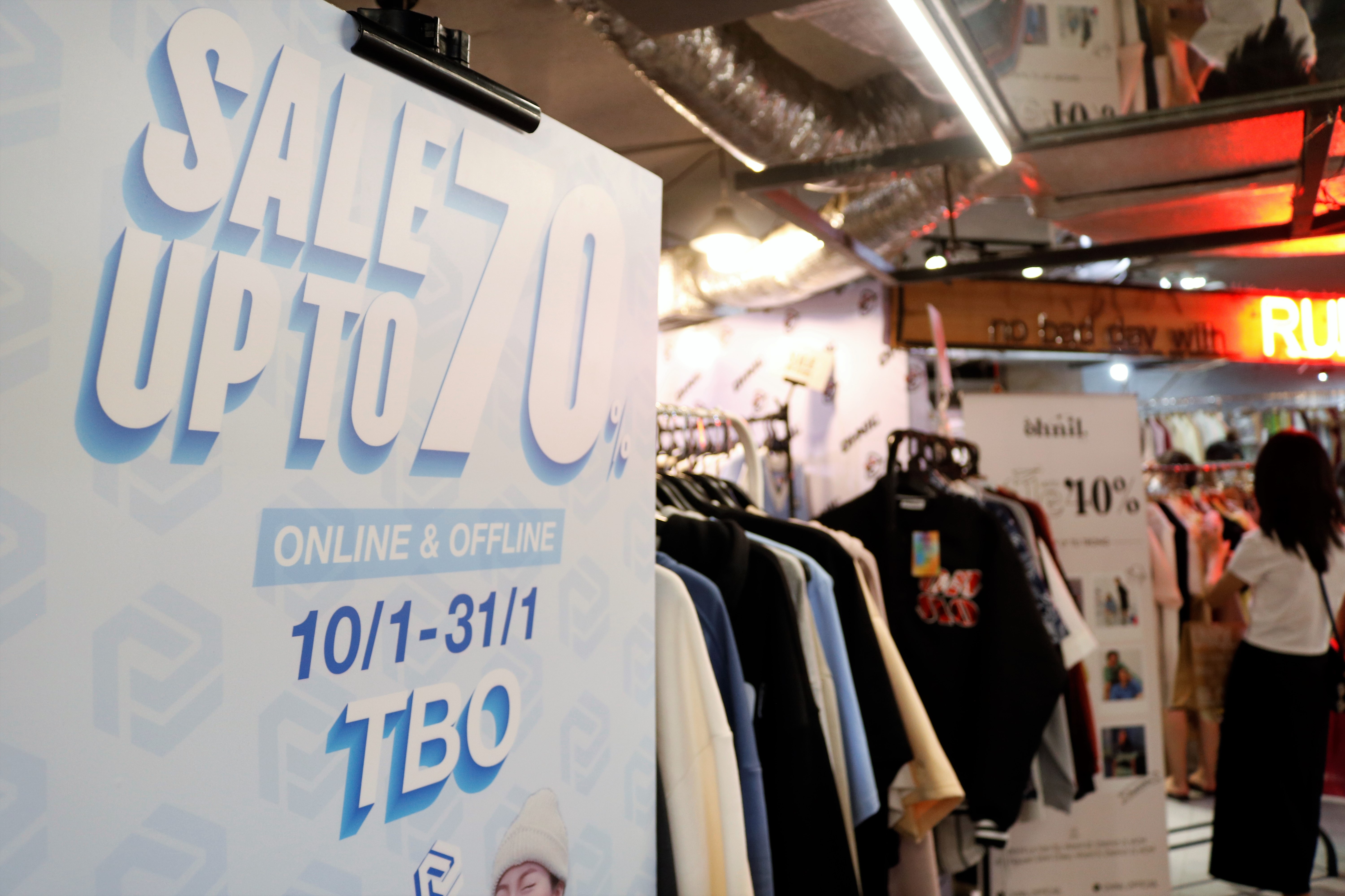 Gioi tre TP.HCM chi chuc trieu dong de sam Tet som anh 3