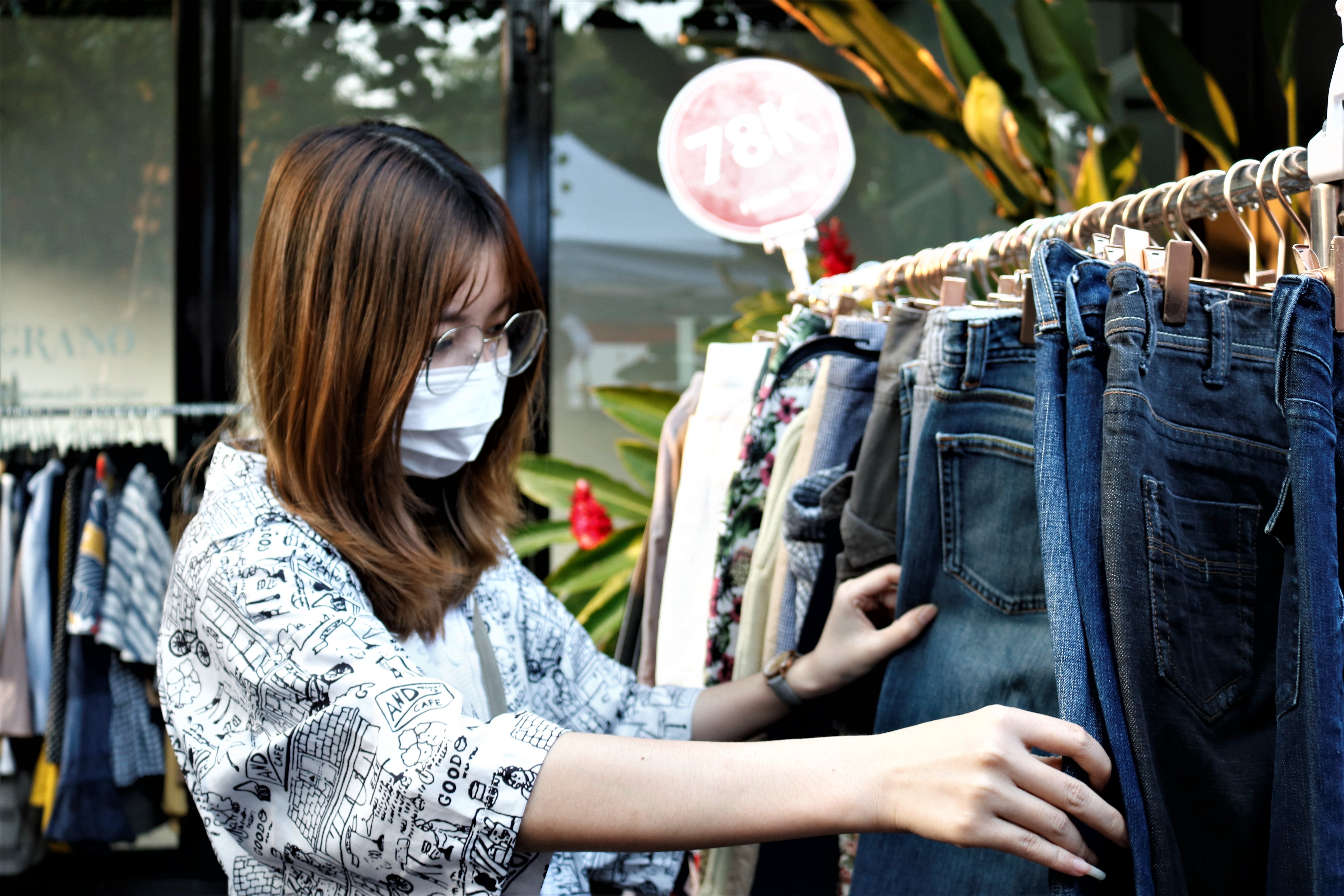 Gioi tre TP.HCM chi chuc trieu dong de sam Tet som anh 11