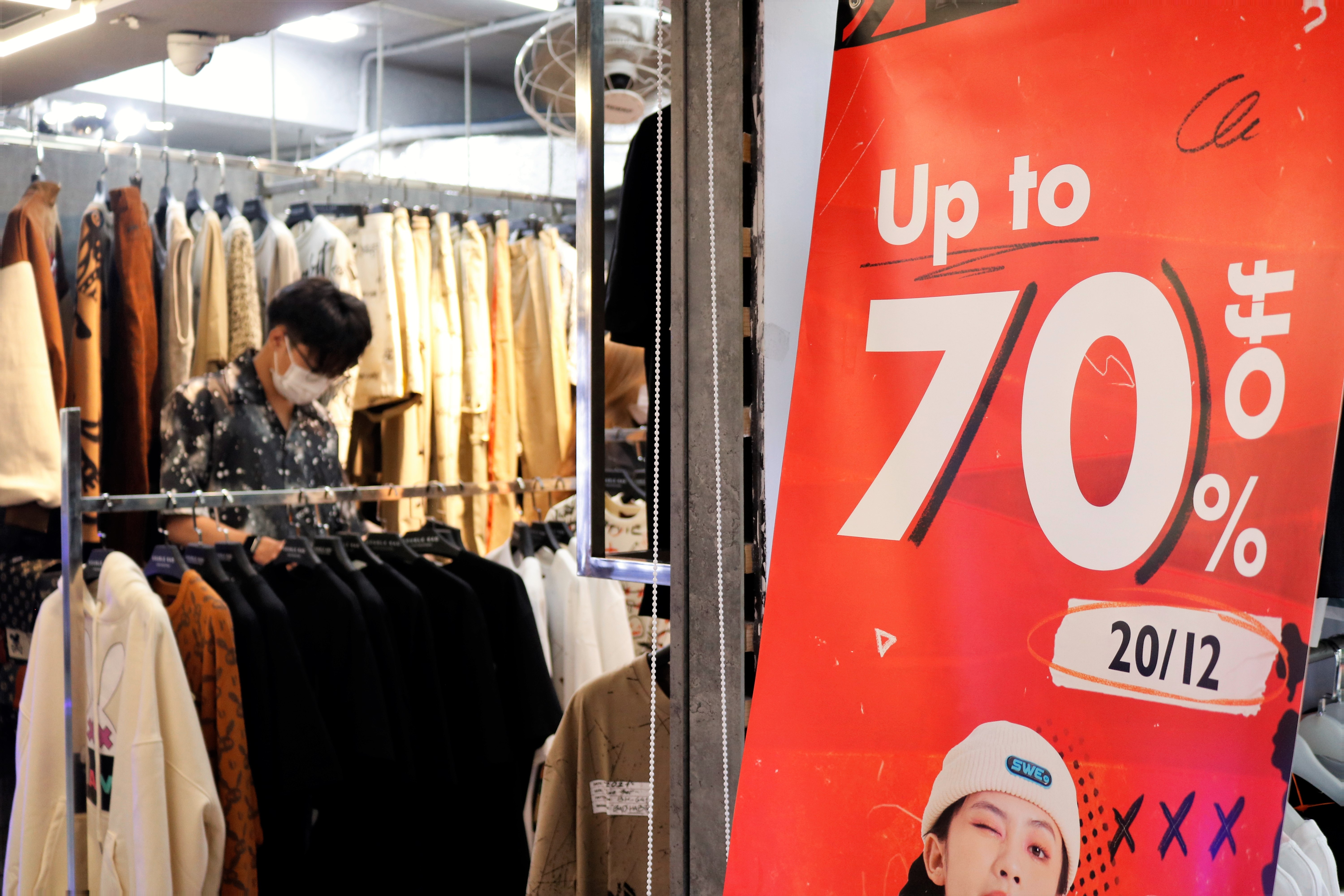 Gioi tre TP.HCM chi chuc trieu dong de sam Tet som anh 5