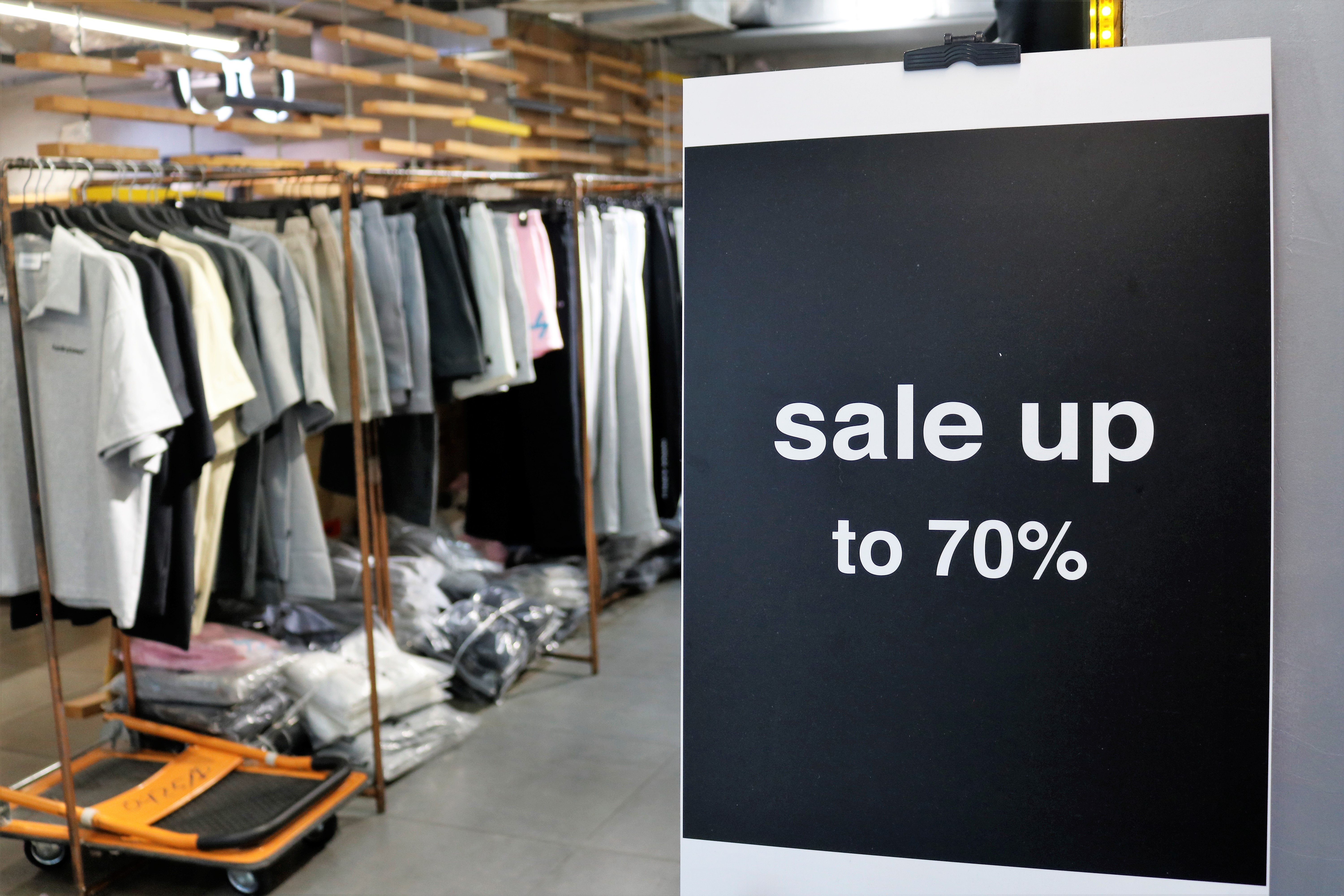 Gioi tre TP.HCM chi chuc trieu dong de sam Tet som anh 4