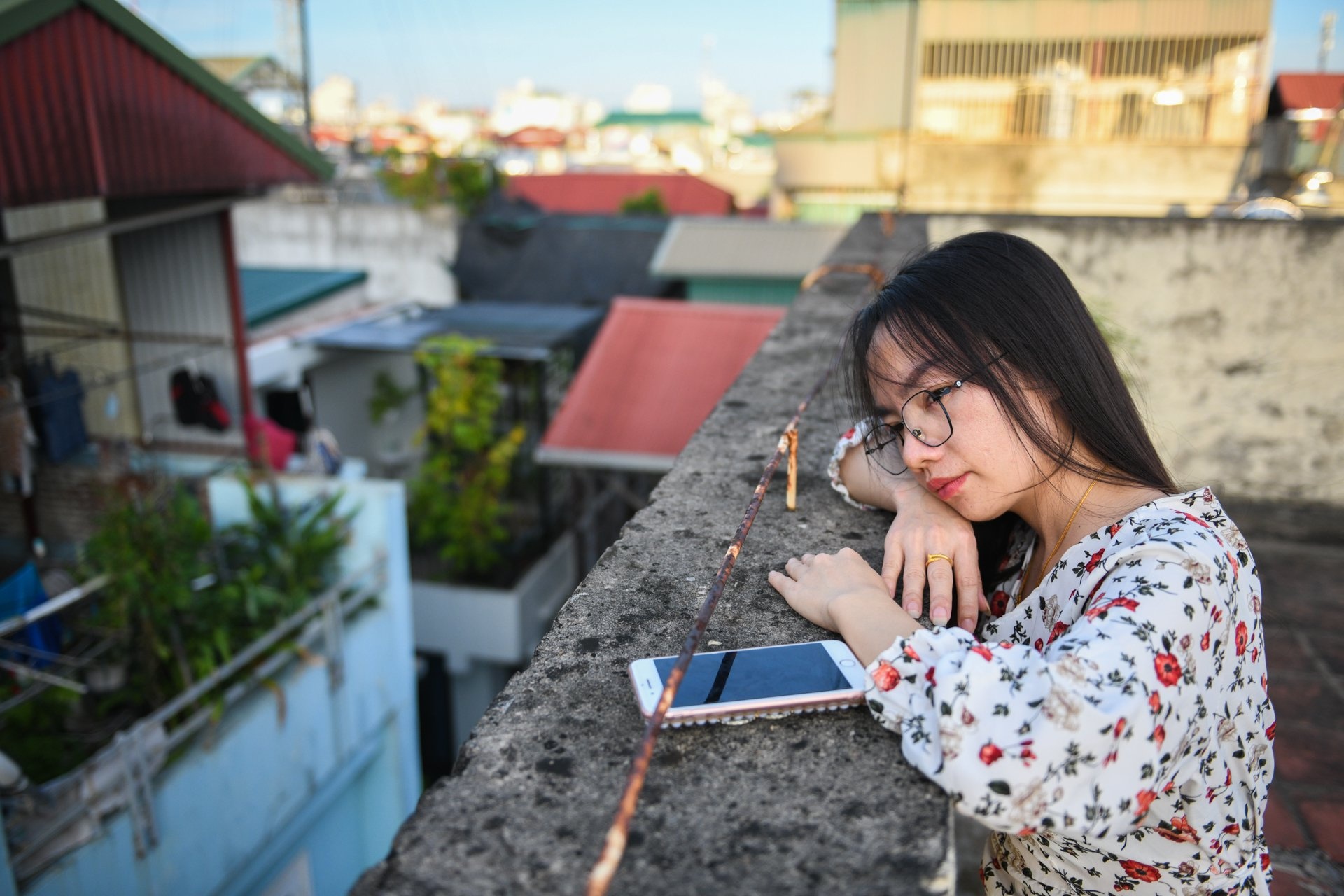 Mot nam chat vat voi nguoi tre moi di lam anh 1