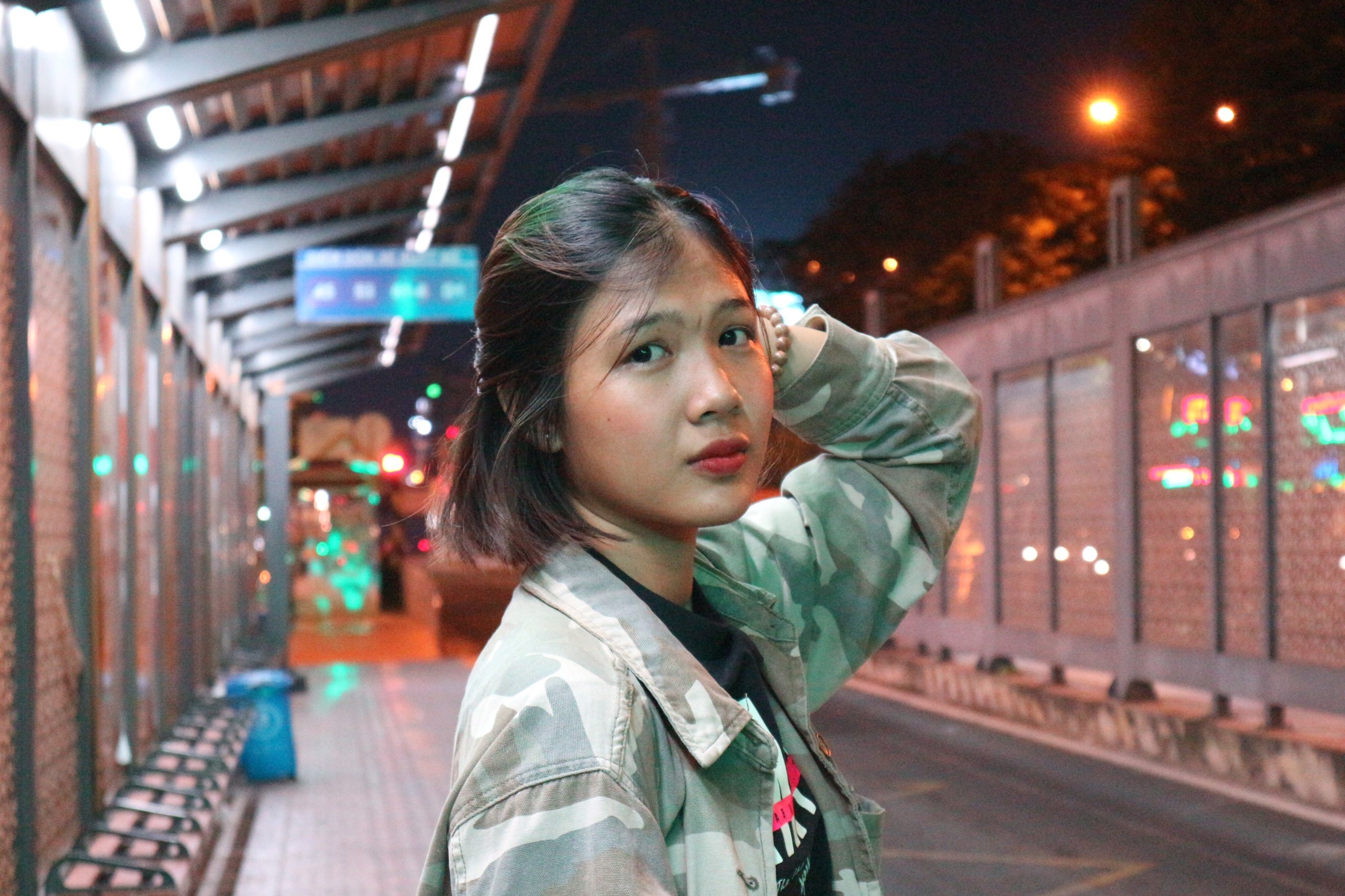 Mot nam chat vat voi nguoi tre moi di lam anh 4