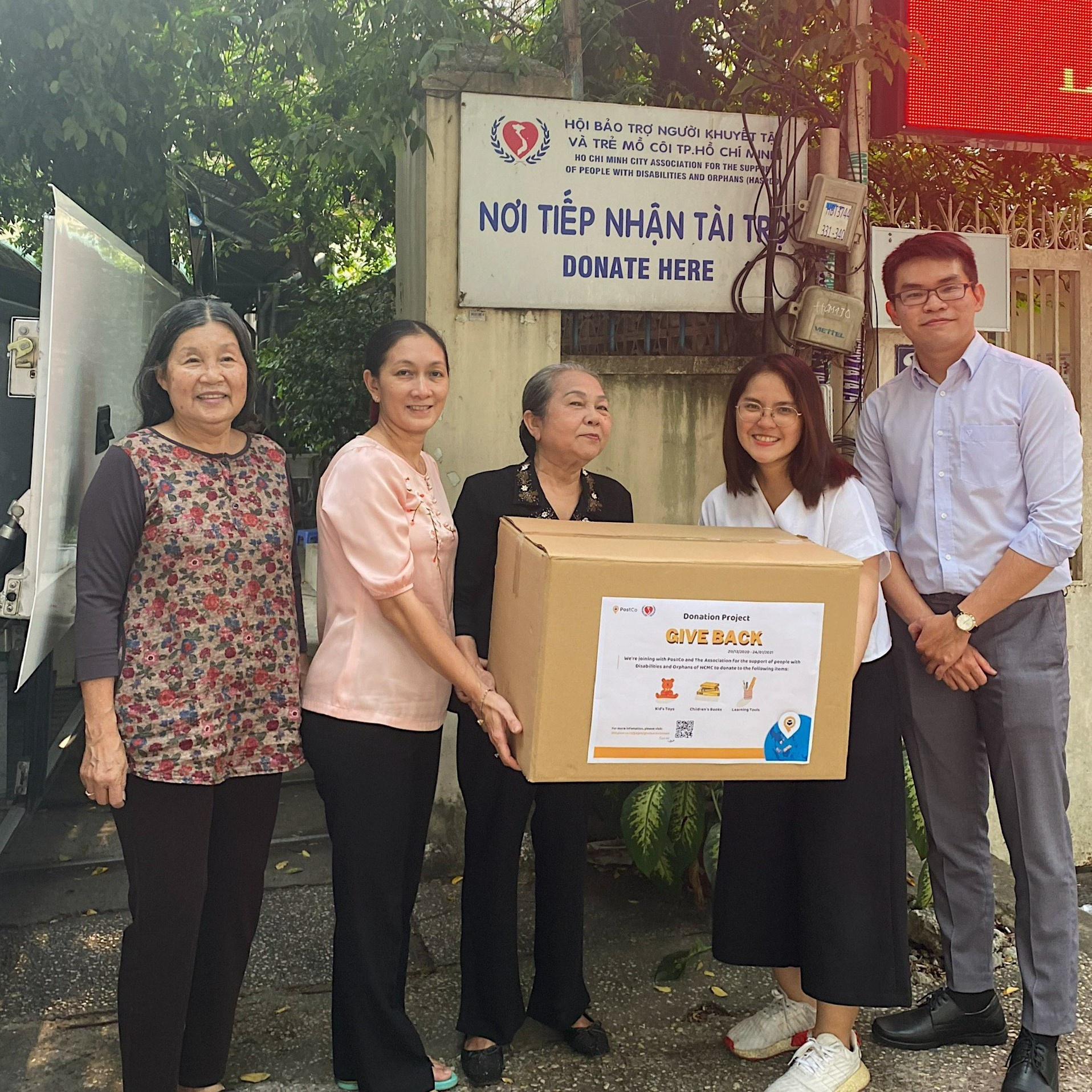 Quyên góp thú bông, tặng sách vở cho trẻ em khó khăn dịp Tết ảnh 2 Quyen gop thu bong, tang sach vo cho tre em kho khan dip Tet anh 2