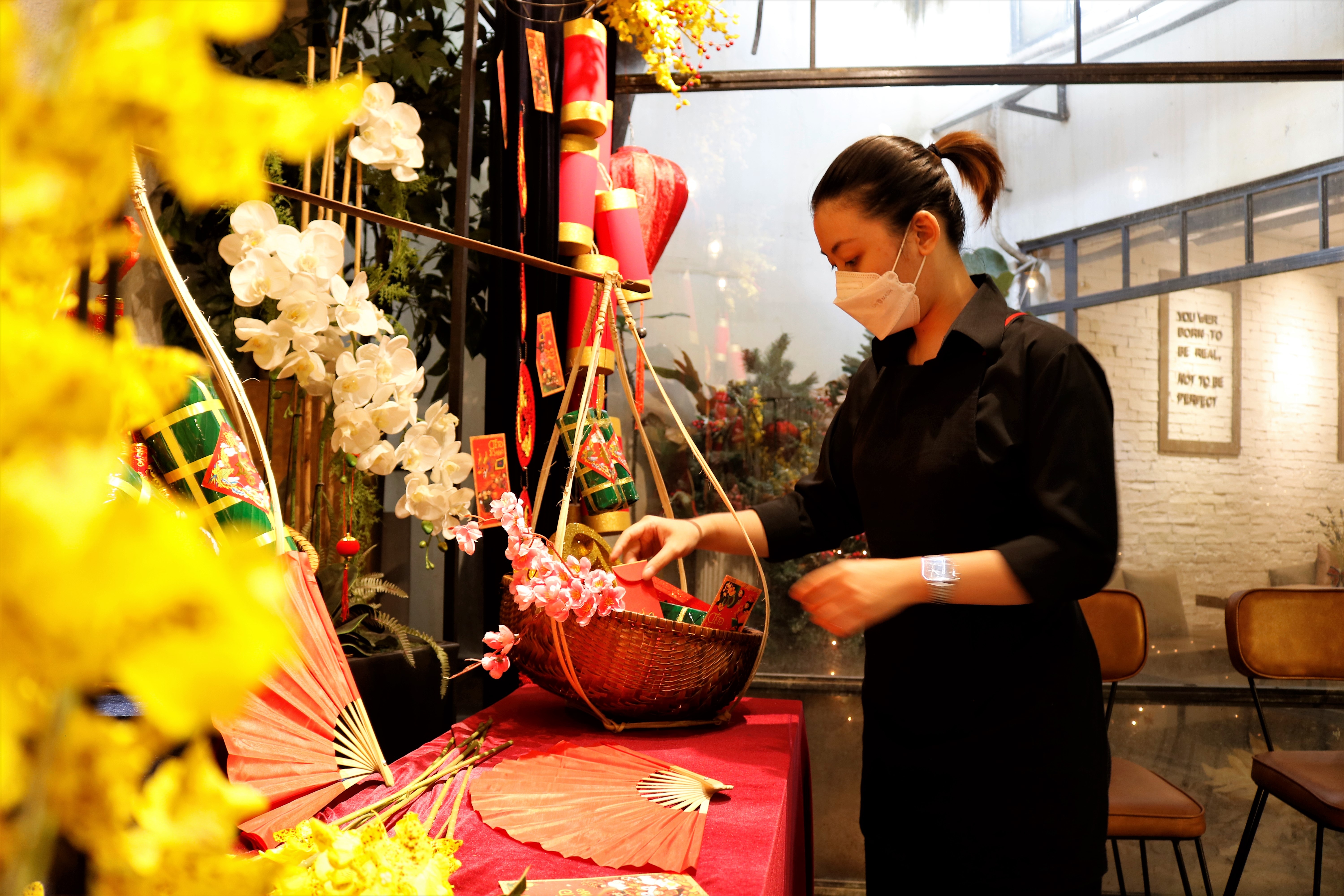 Quan ca phe trang tri Tet som thu hut gioi tre TP.HCM den check-in anh 13